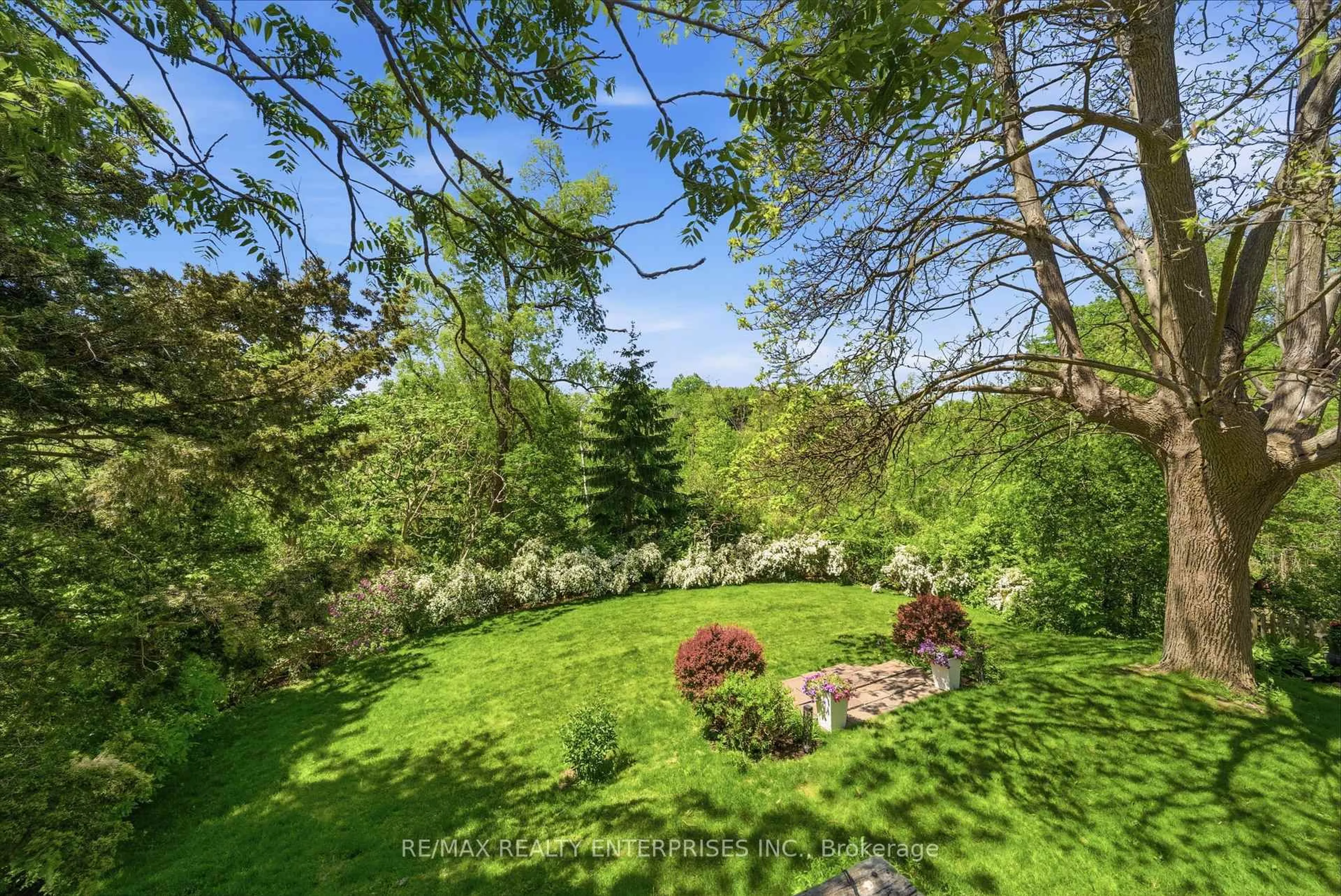 A pic from outside/outdoor area/front of a property/back of a property/a pic from drone, forest/trees view for 366 Winston Churchill Blvd, Oakville Ontario L6J 7X2