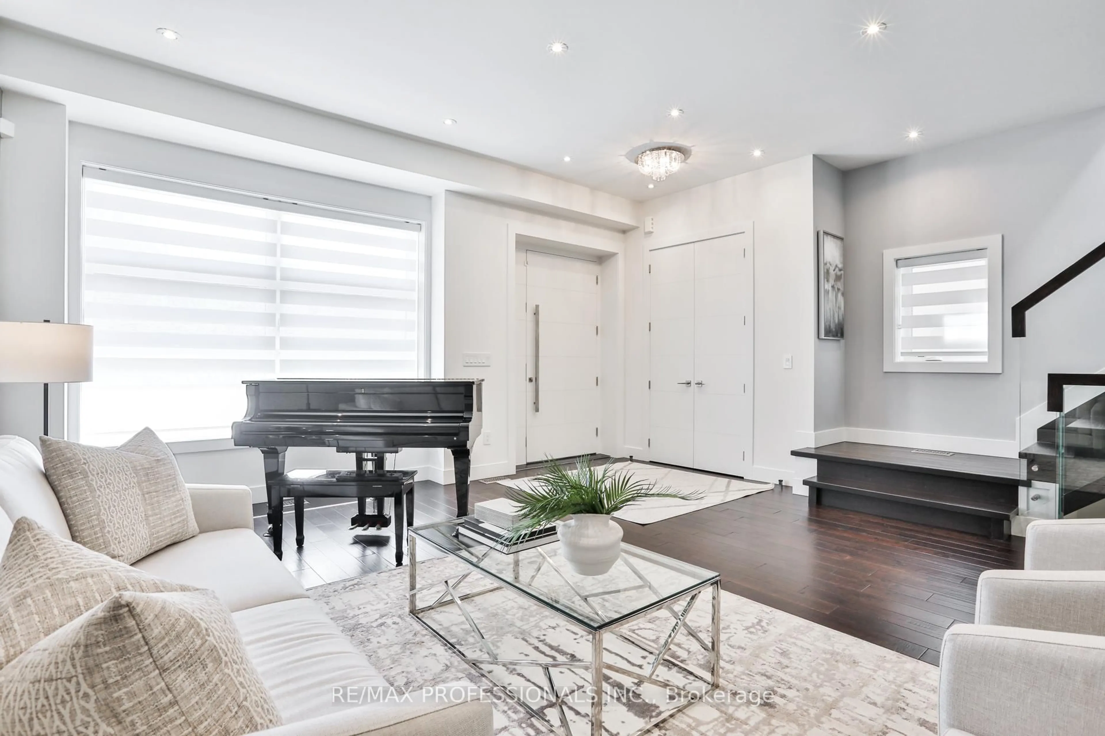 Living room with furniture, unknown for 54 Renown Rd, Toronto Ontario M9A 2E5