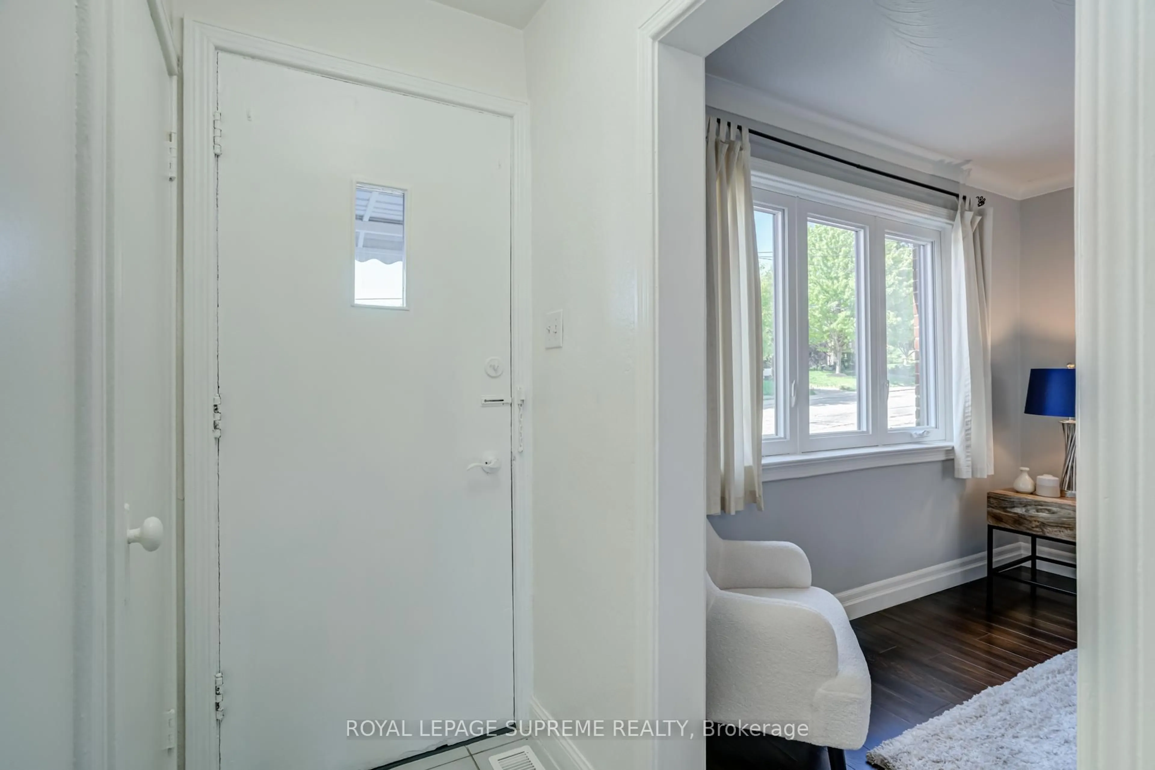 Indoor entryway for 45 Beechborough Ave, Toronto Ontario M6M 1Z2
