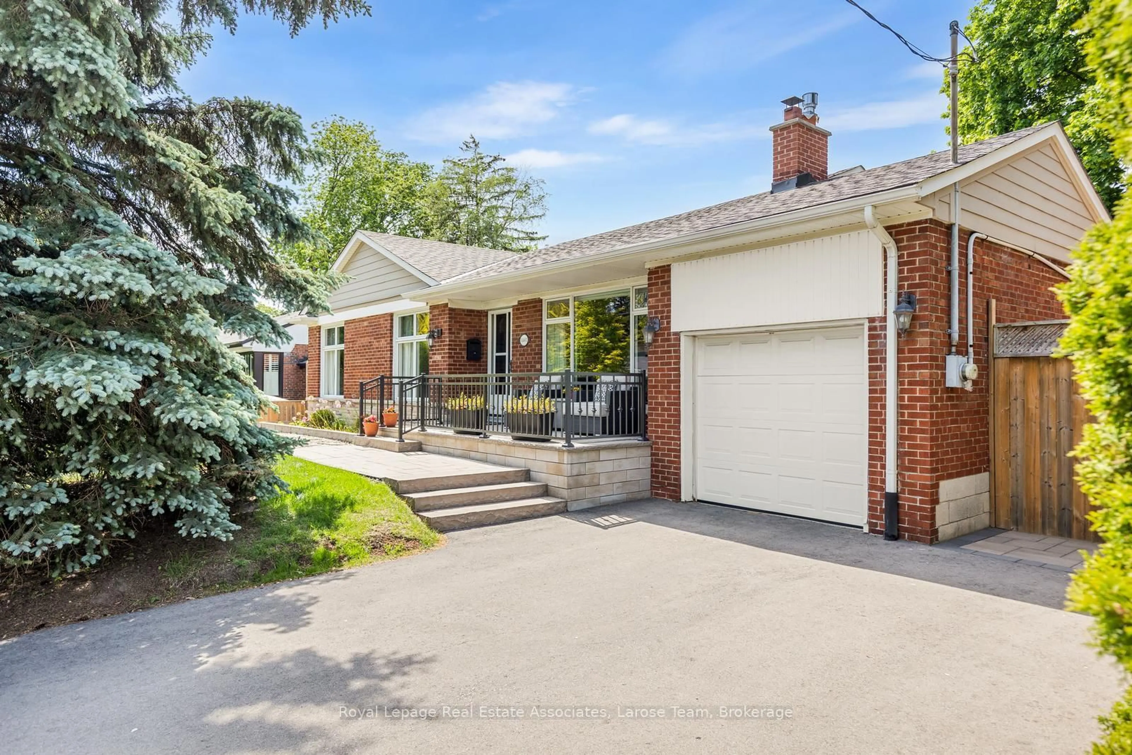 Home with brick exterior material, street for 1481 Glenwatson Dr, Mississauga Ontario L5E 2V8