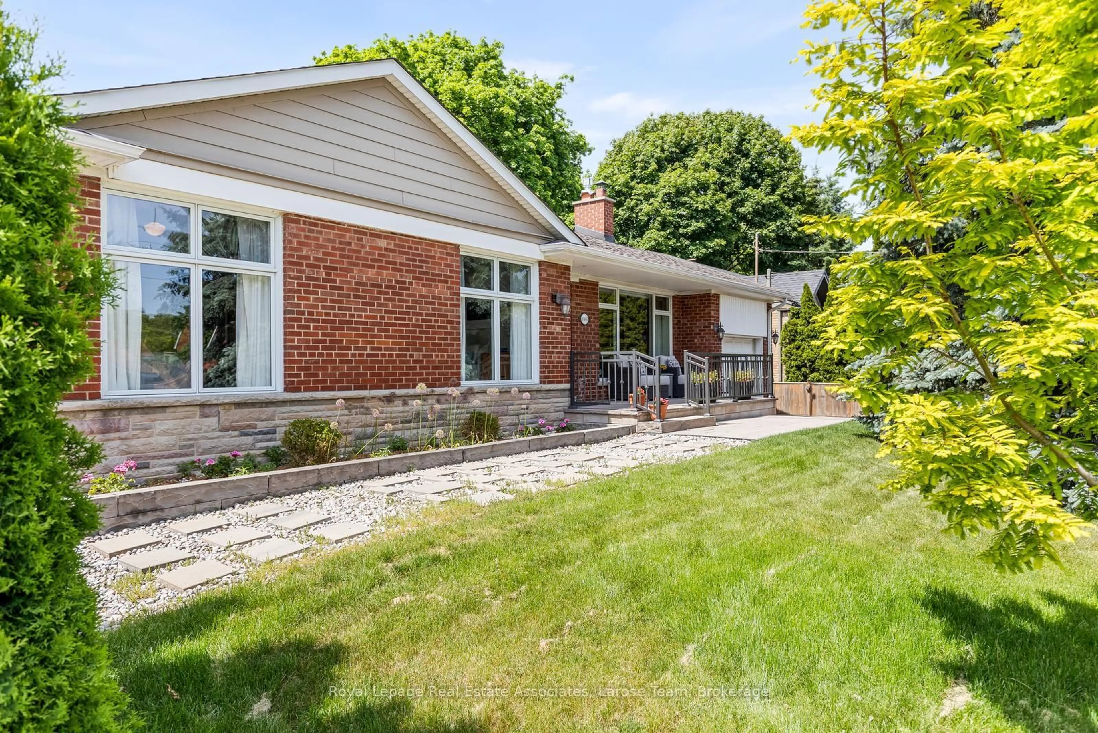 Home with brick exterior material, street for 1481 Glenwatson Dr, Mississauga Ontario L5E 2V8
