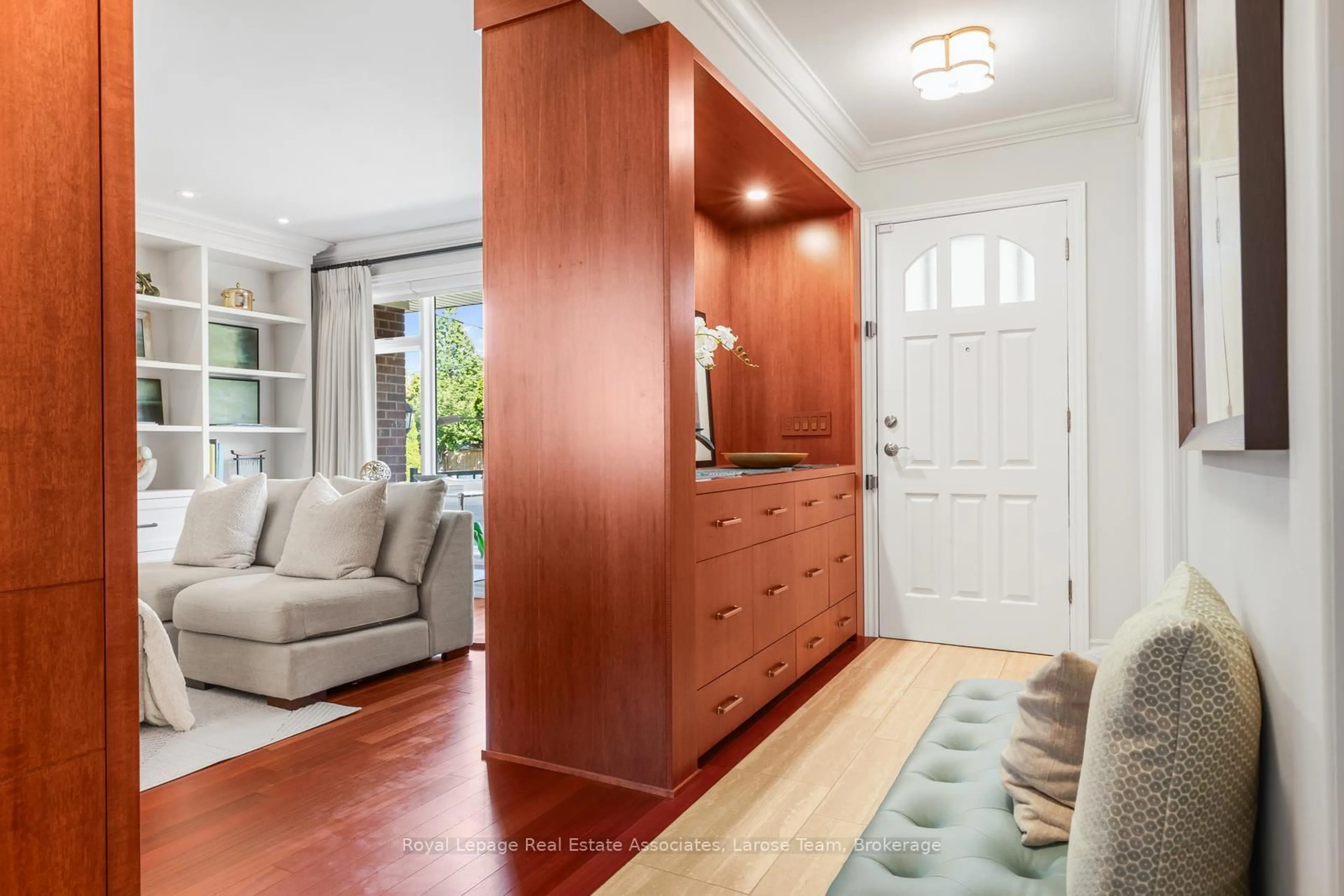 Indoor entryway for 1481 Glenwatson Dr, Mississauga Ontario L5E 2V8
