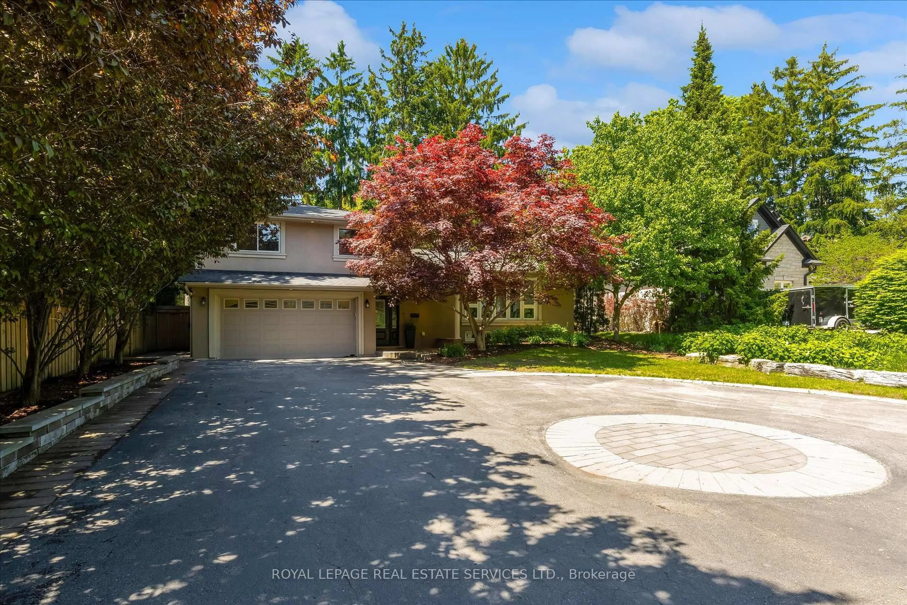 A pic from outside/outdoor area/front of a property/back of a property/a pic from drone, unknown for 4163 Lakeshore Rd, Burlington Ontario L7L 1A5