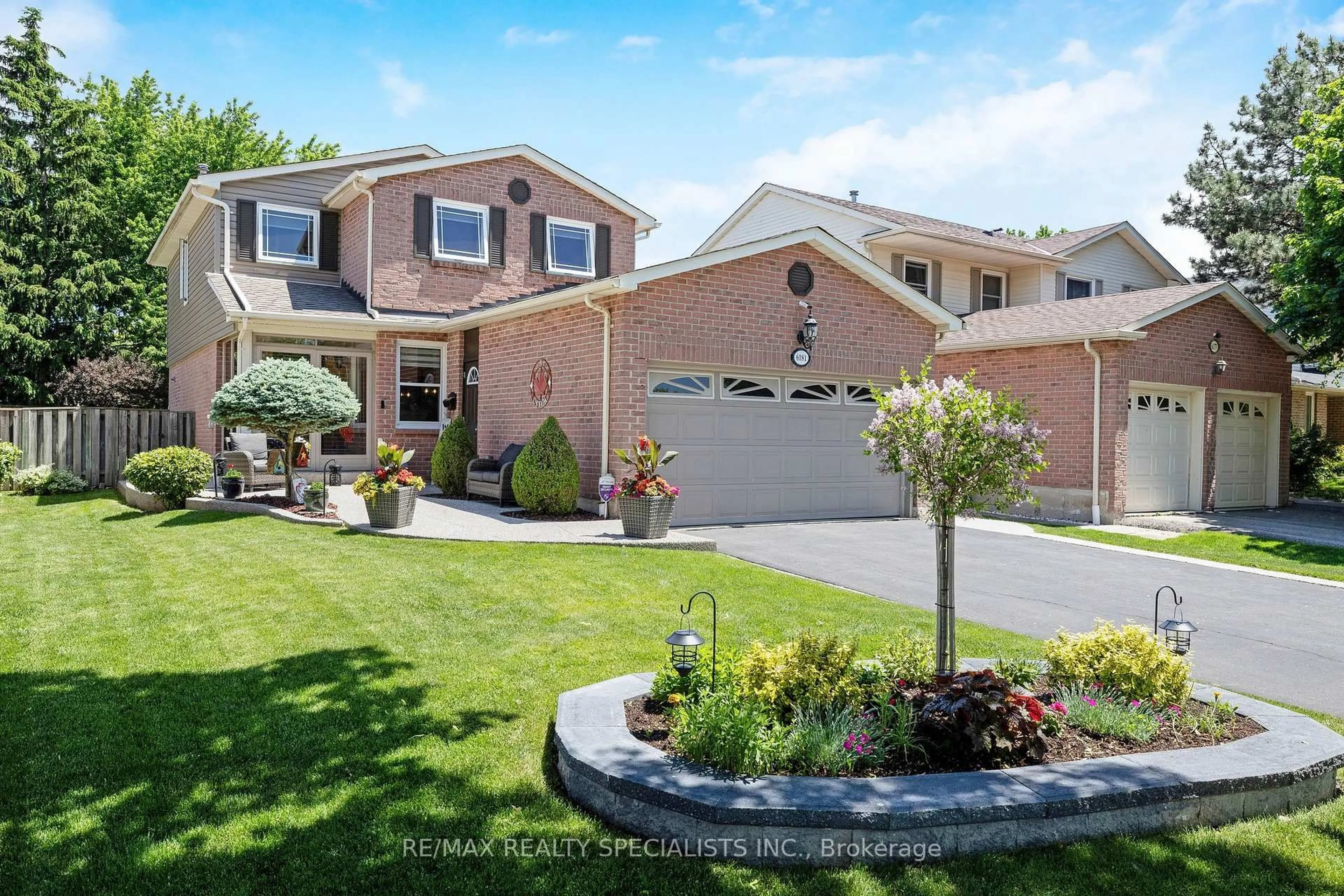 Home with brick exterior material, street for 6181 Miller's Grve, Mississauga Ontario L5N 3C6