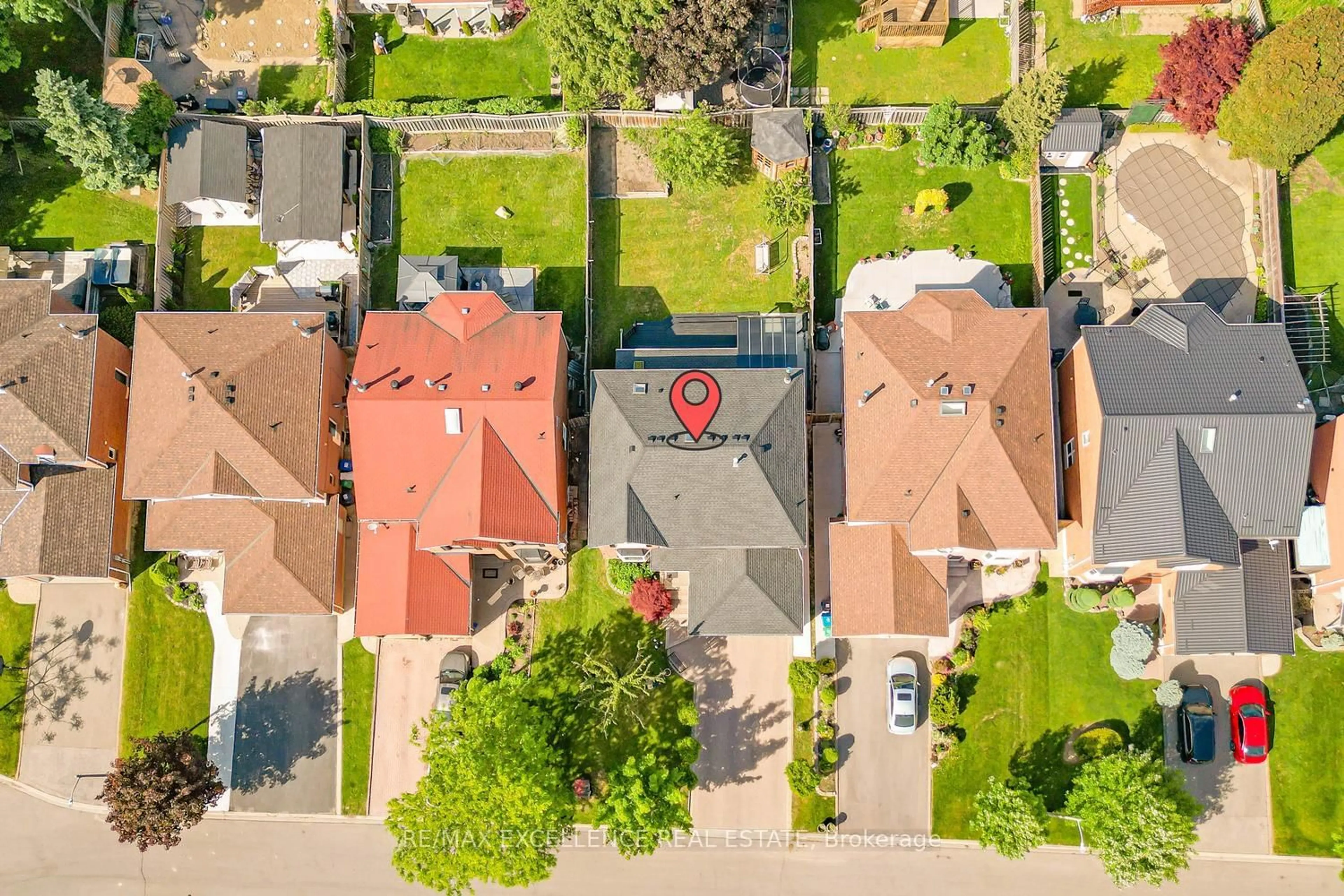 A pic from outside/outdoor area/front of a property/back of a property/a pic from drone, street for 24 Lilly Cres, Brampton Ontario L6Y 3K3