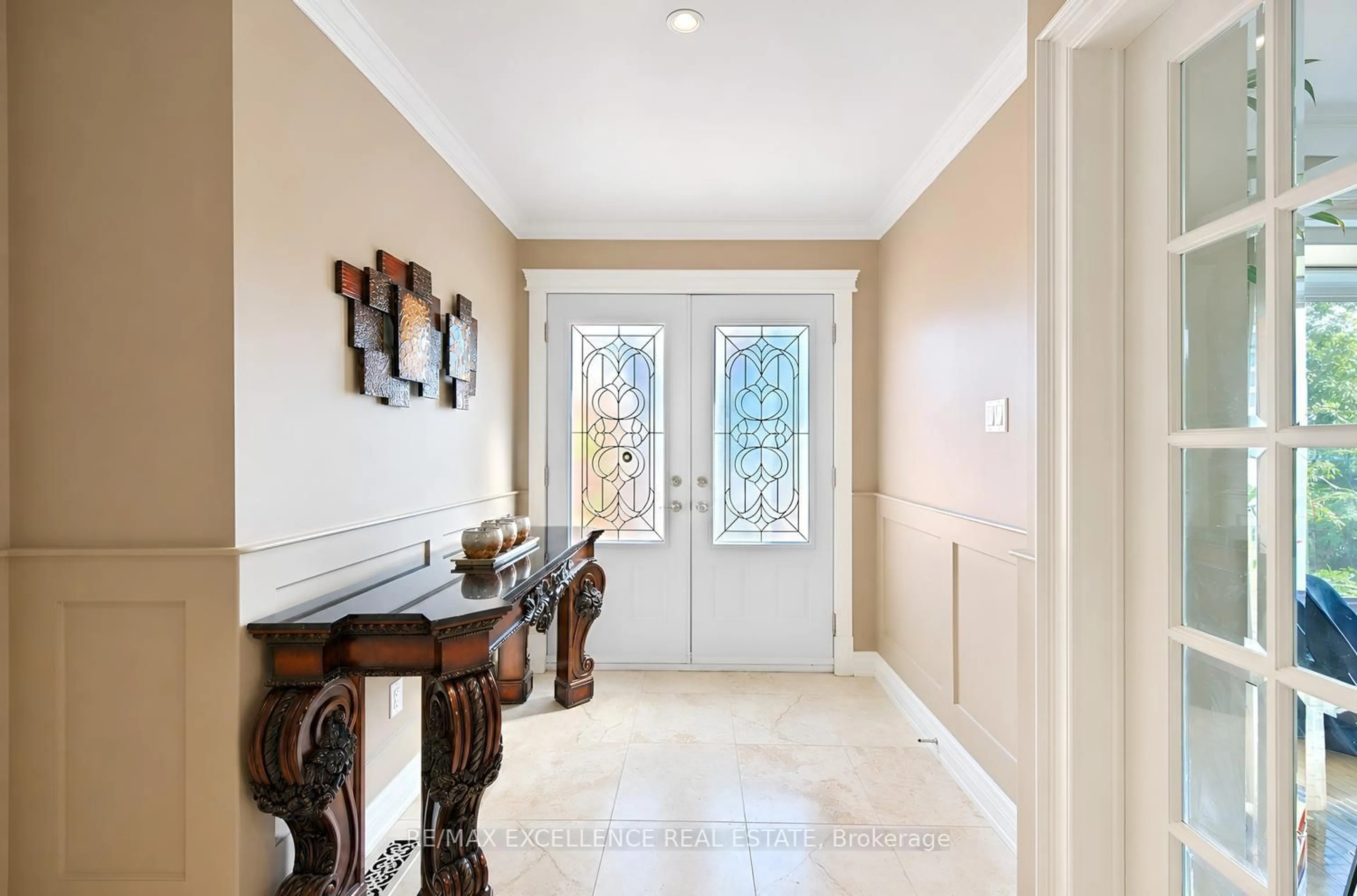 Indoor entryway for 24 Lilly Cres, Brampton Ontario L6Y 3K3