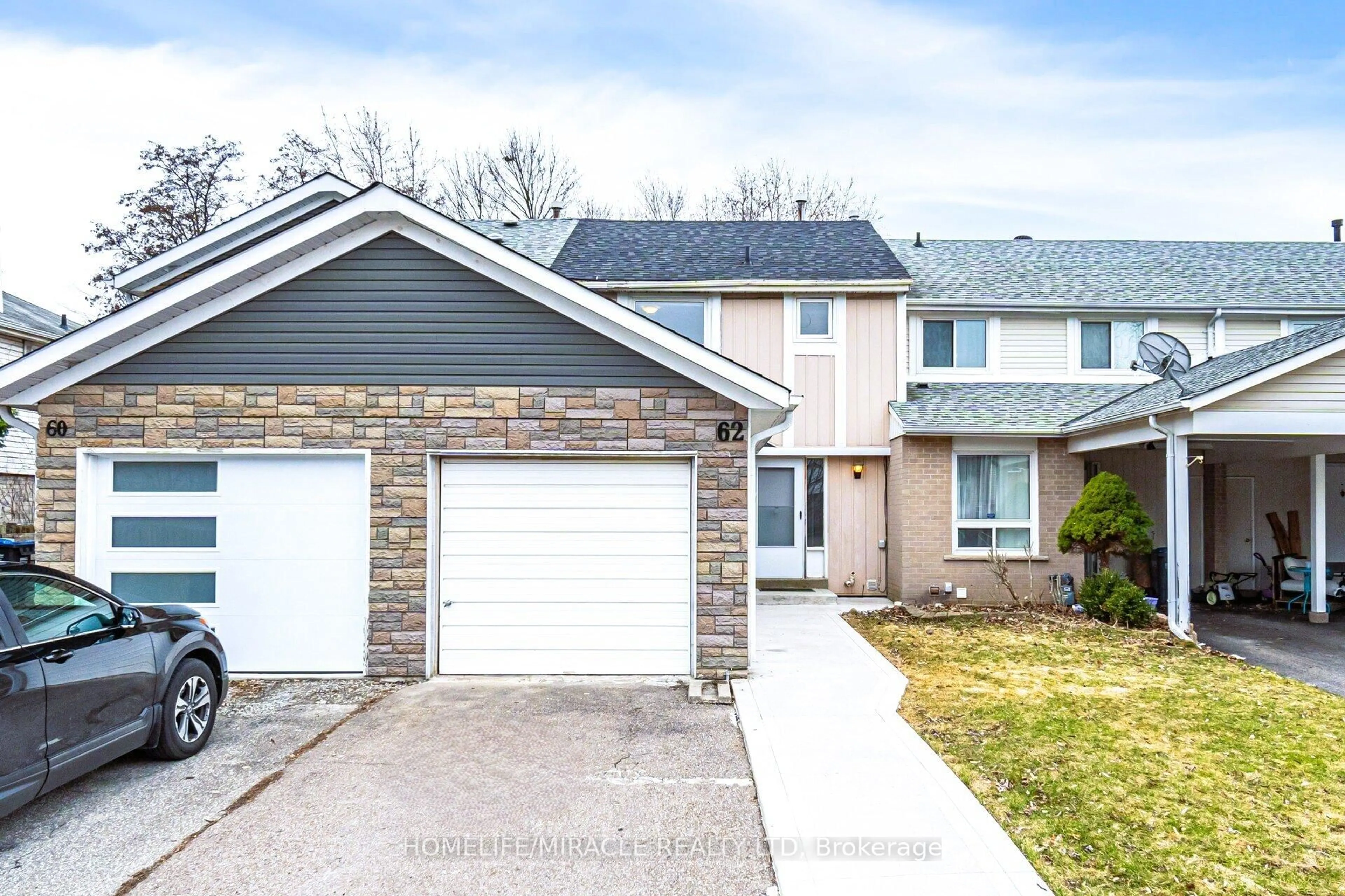 Home with vinyl exterior material, street for 62 Elmvale Ave, Brampton Ontario L6Z 1A5