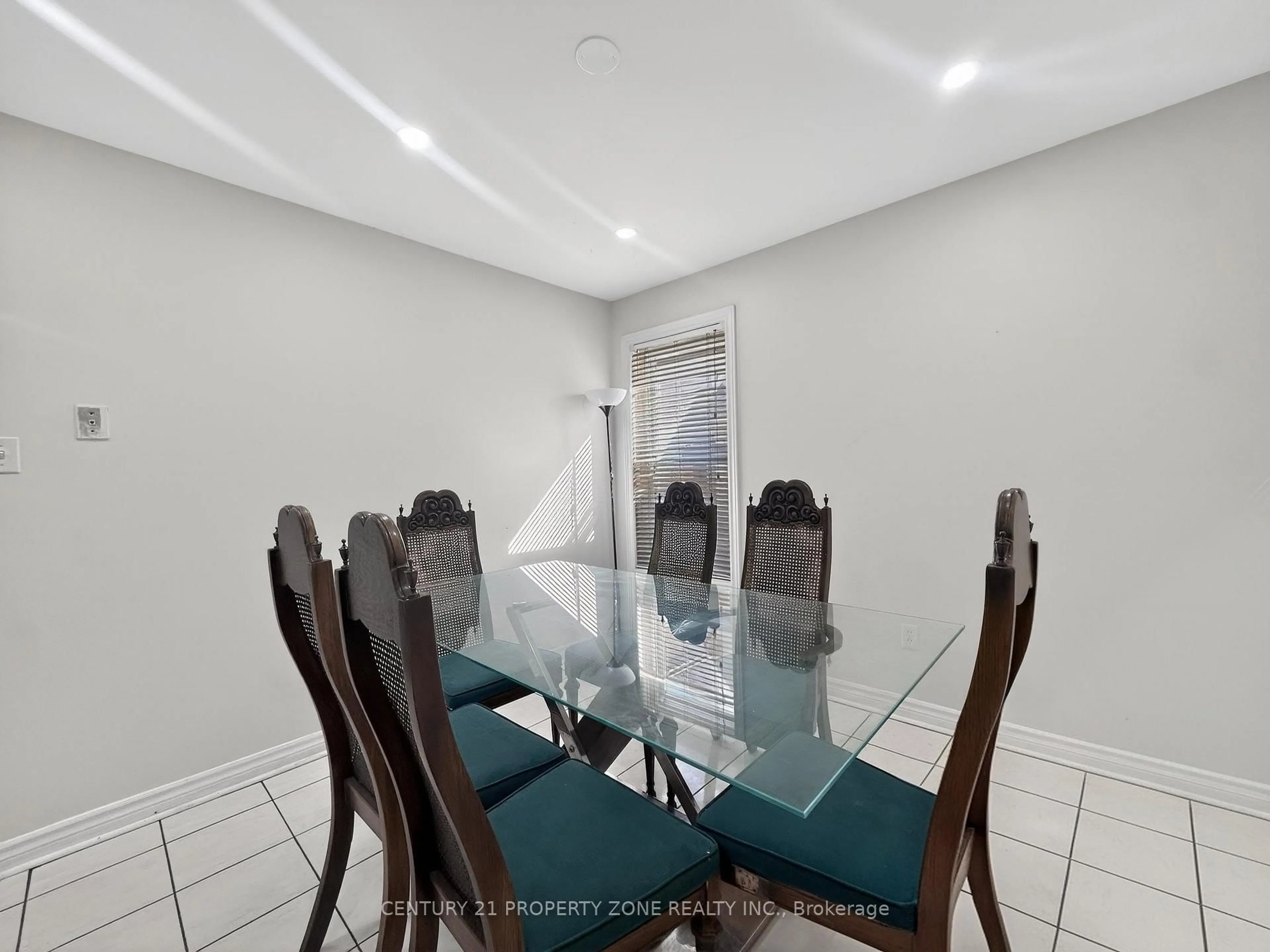 Dining room, unknown for 65 Shady Pine Circ, Brampton Ontario L6R 1K3
