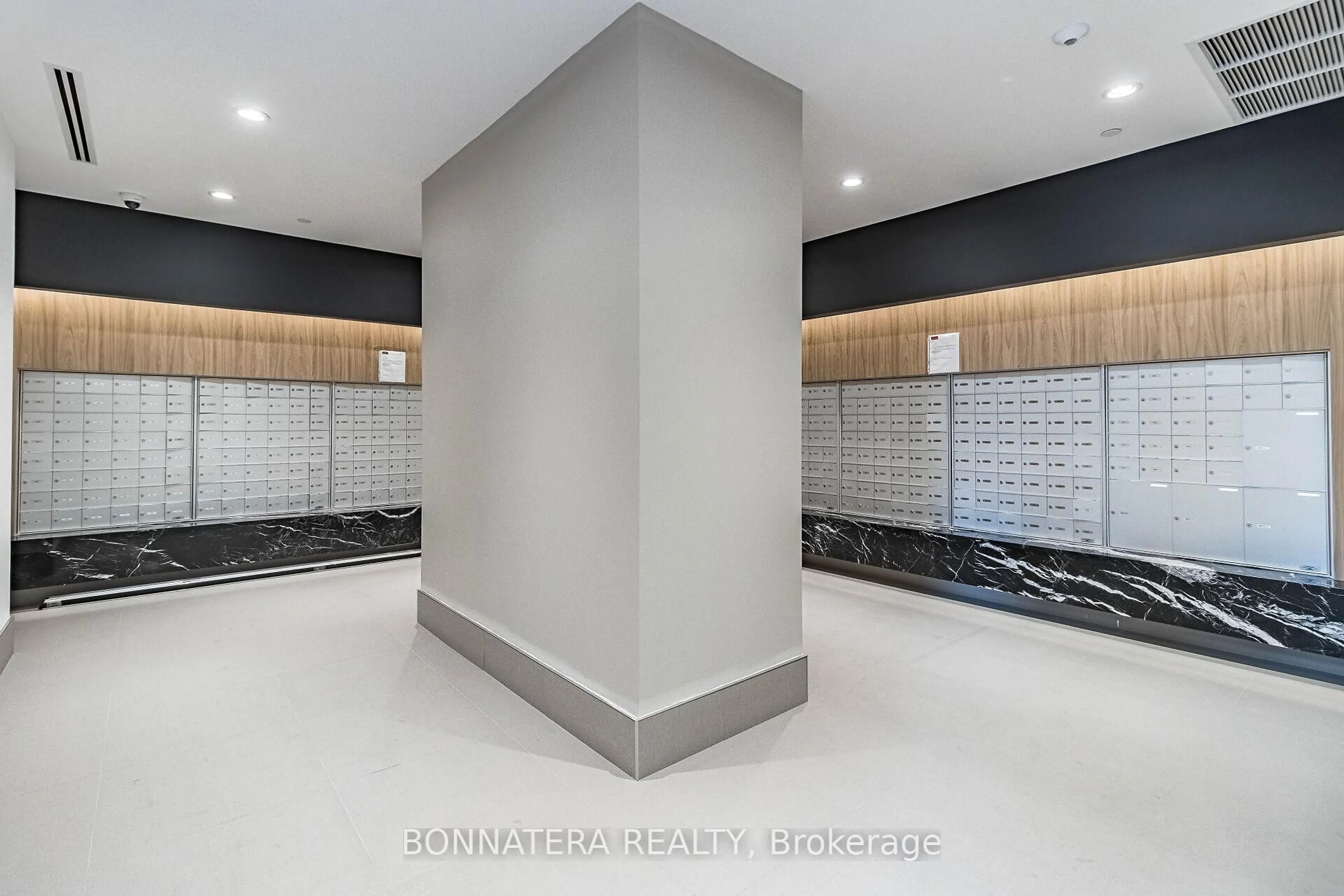 Indoor foyer for 4130 Parkside Village Dr #1703, Mississauga Ontario L5B 0L7