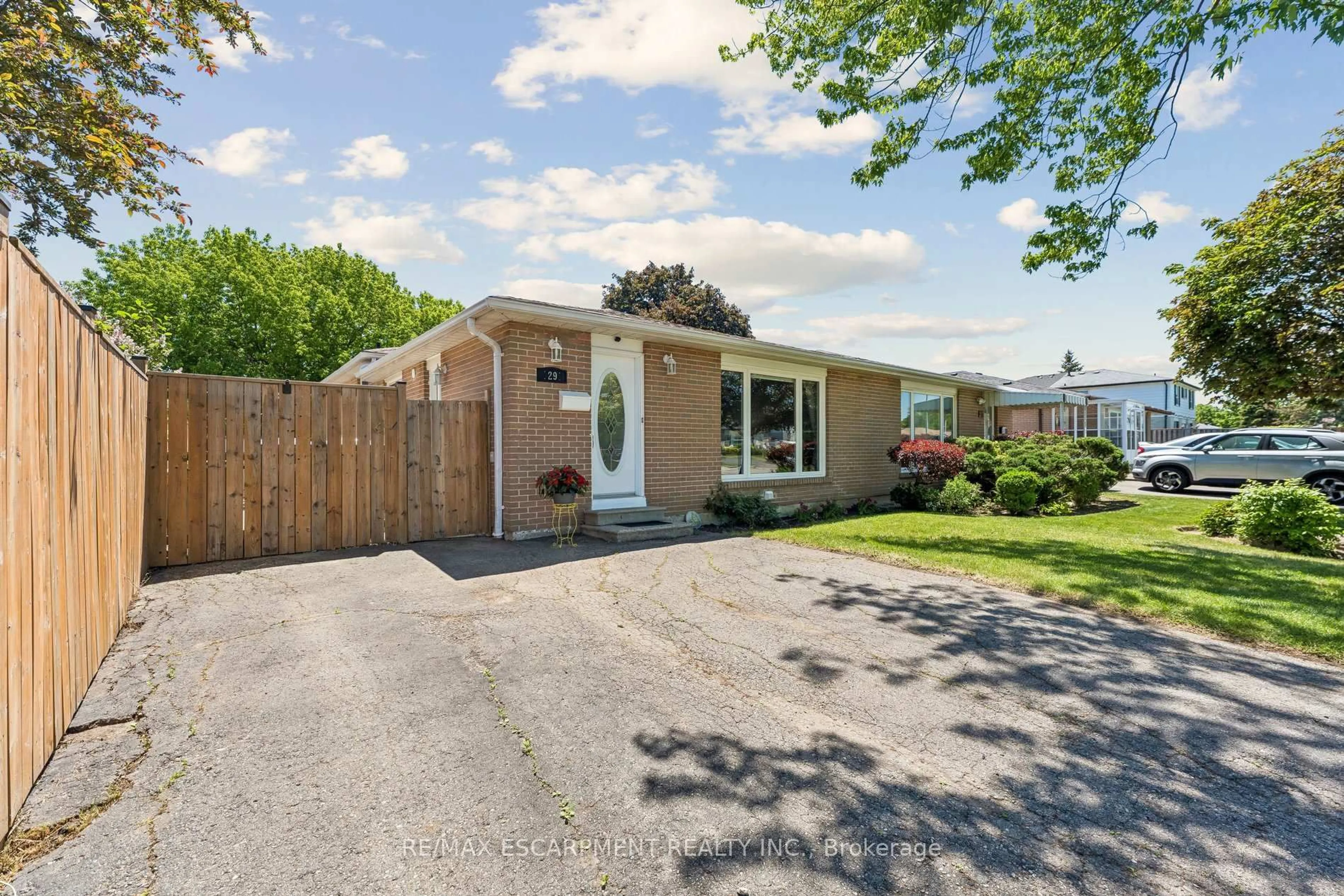 A pic from outside/outdoor area/front of a property/back of a property/a pic from drone, street for 29 Deeside Cres, Brampton Ontario L6T 3L8