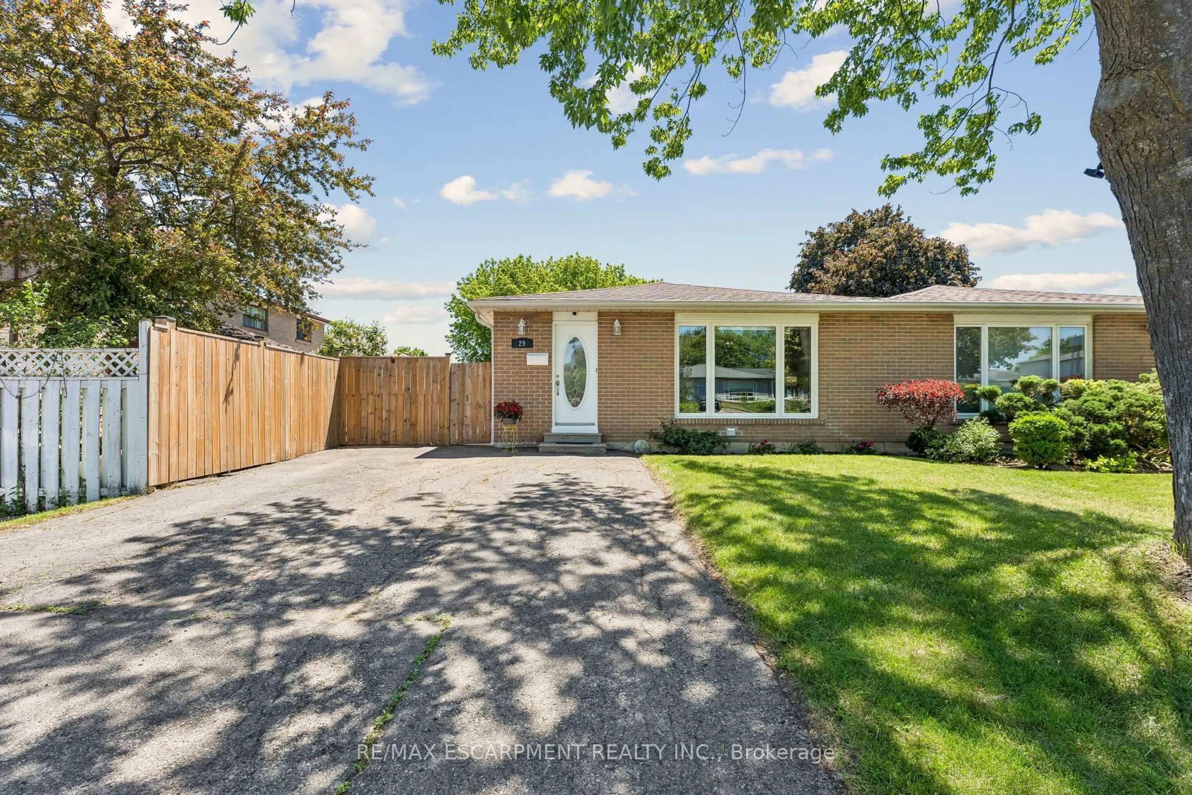 A pic from outside/outdoor area/front of a property/back of a property/a pic from drone, street for 29 Deeside Cres, Brampton Ontario L6T 3L8