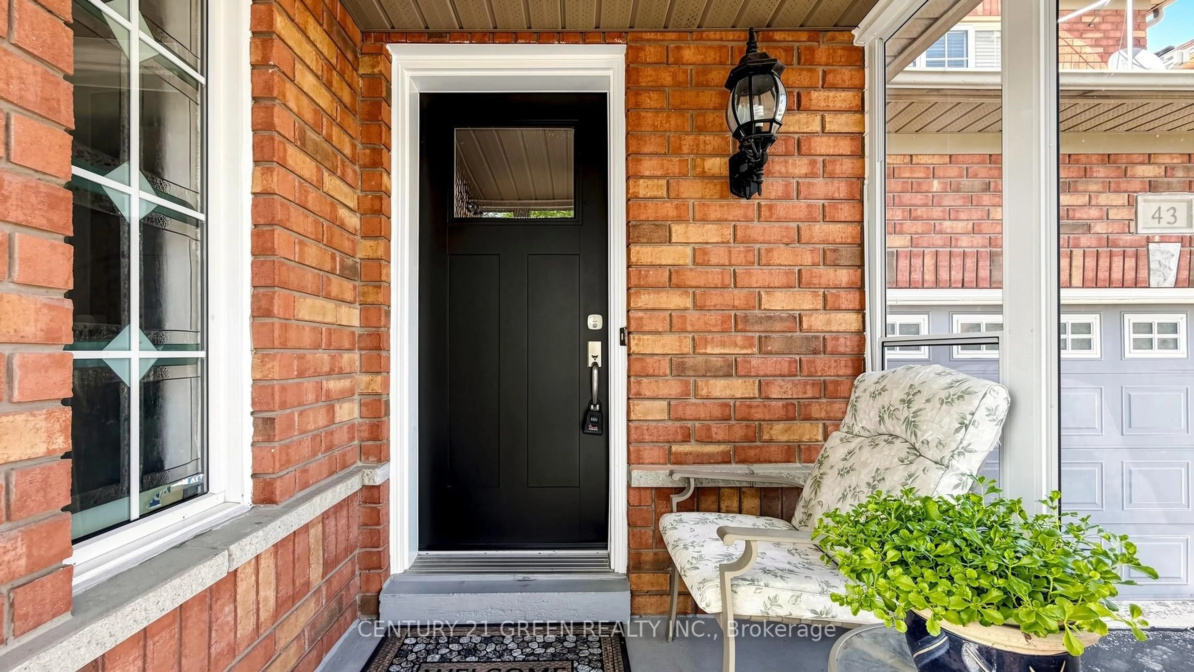 Indoor entryway for 43 Hollowgrove Blvd, Brampton Ontario L6P 1B1