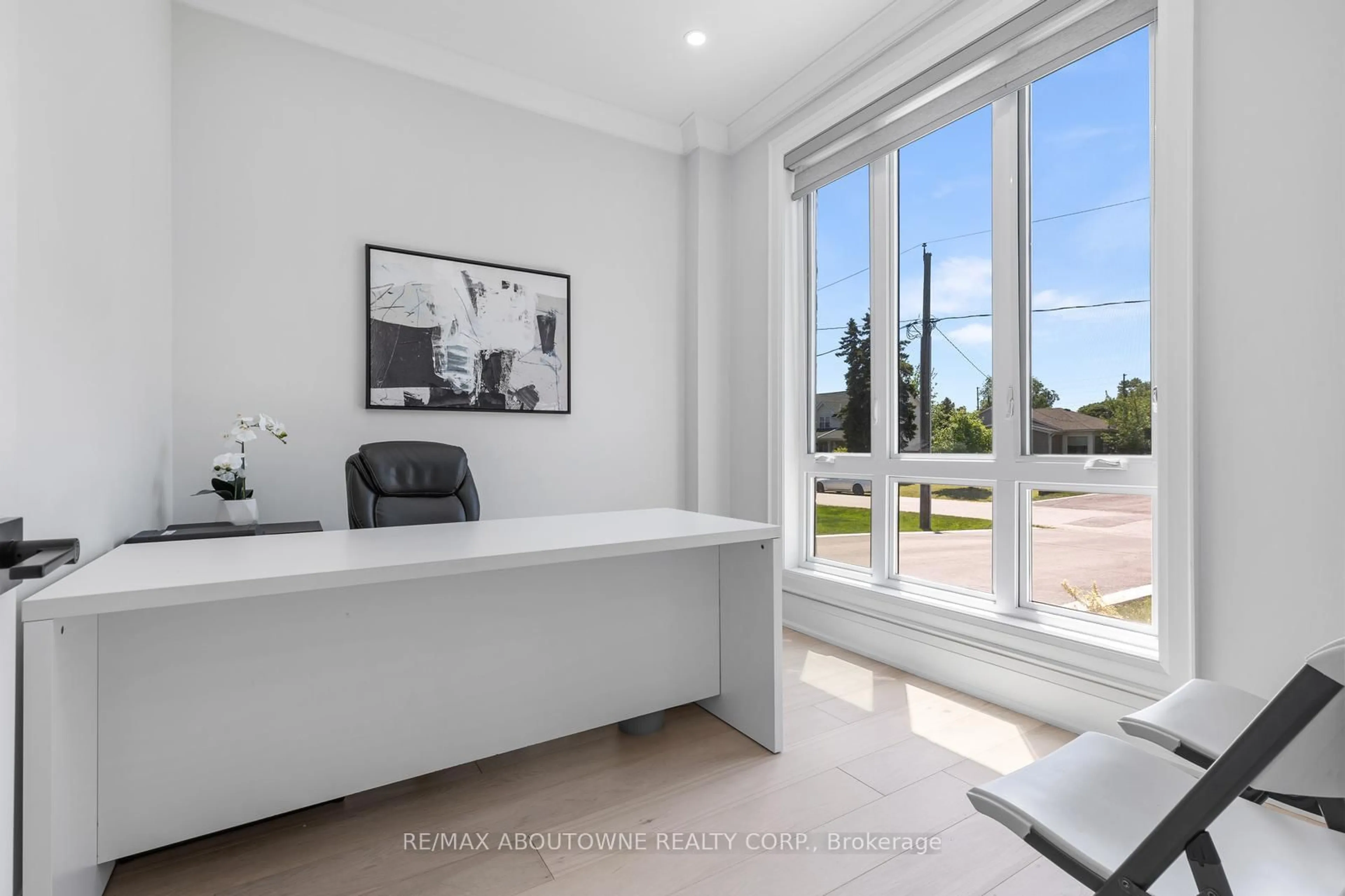A pic of a room for 455 Samford Pl, Oakville Ontario L6L 4E7