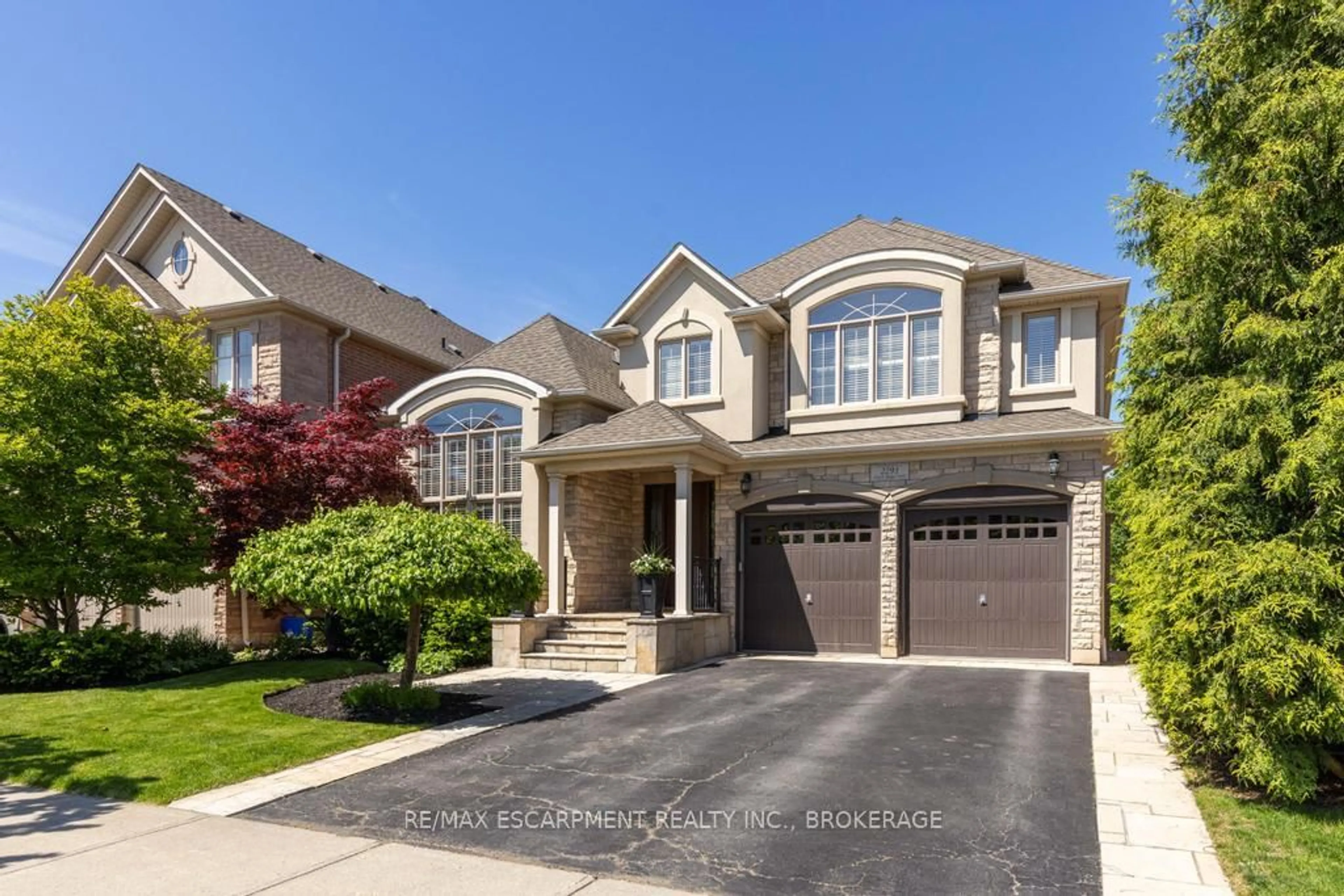 Home with brick exterior material, street for 2291 NORTH RIDGE Tr, Oakville Ontario L6H 0C4