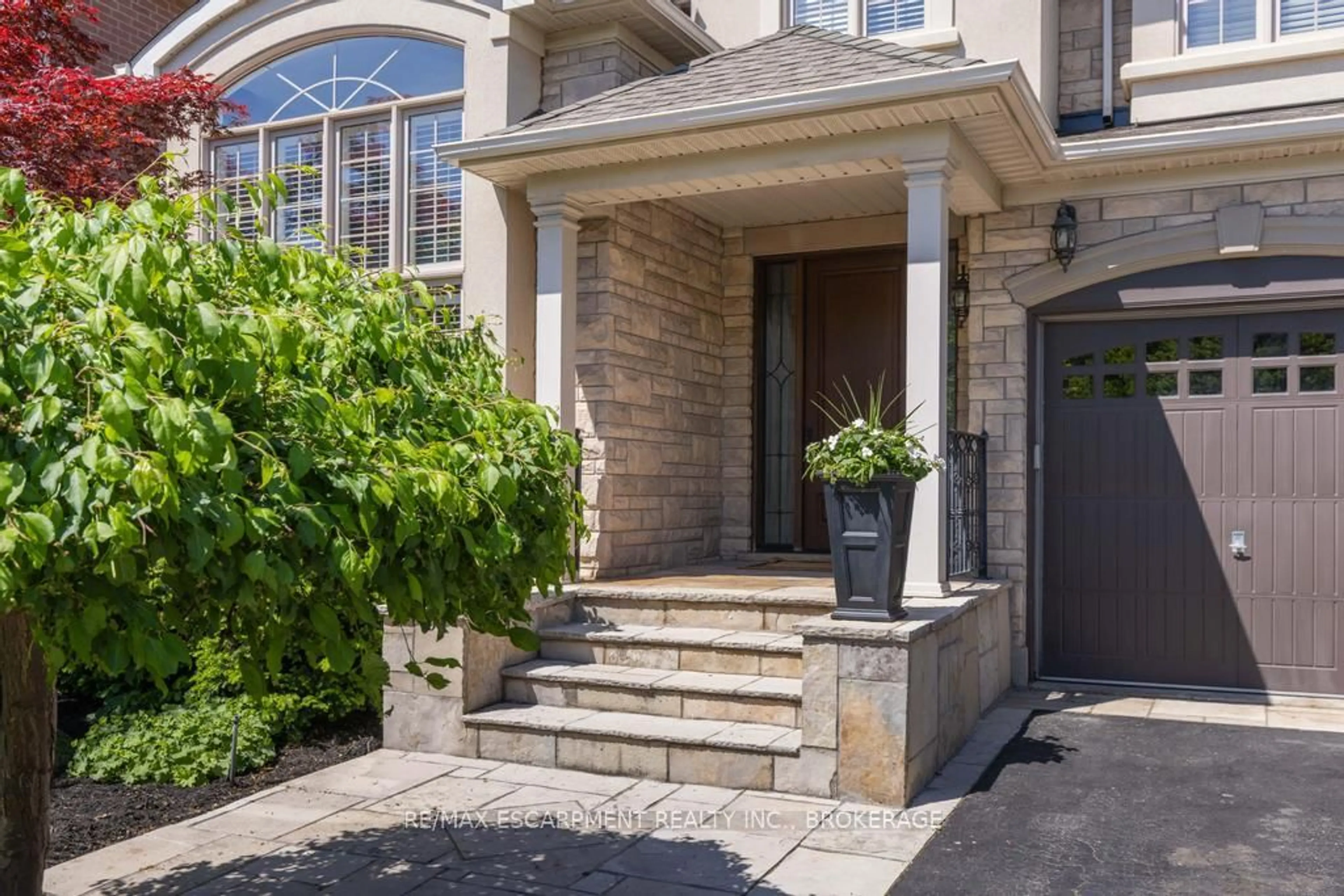 Indoor entryway for 2291 NORTH RIDGE Tr, Oakville Ontario L6H 0C4