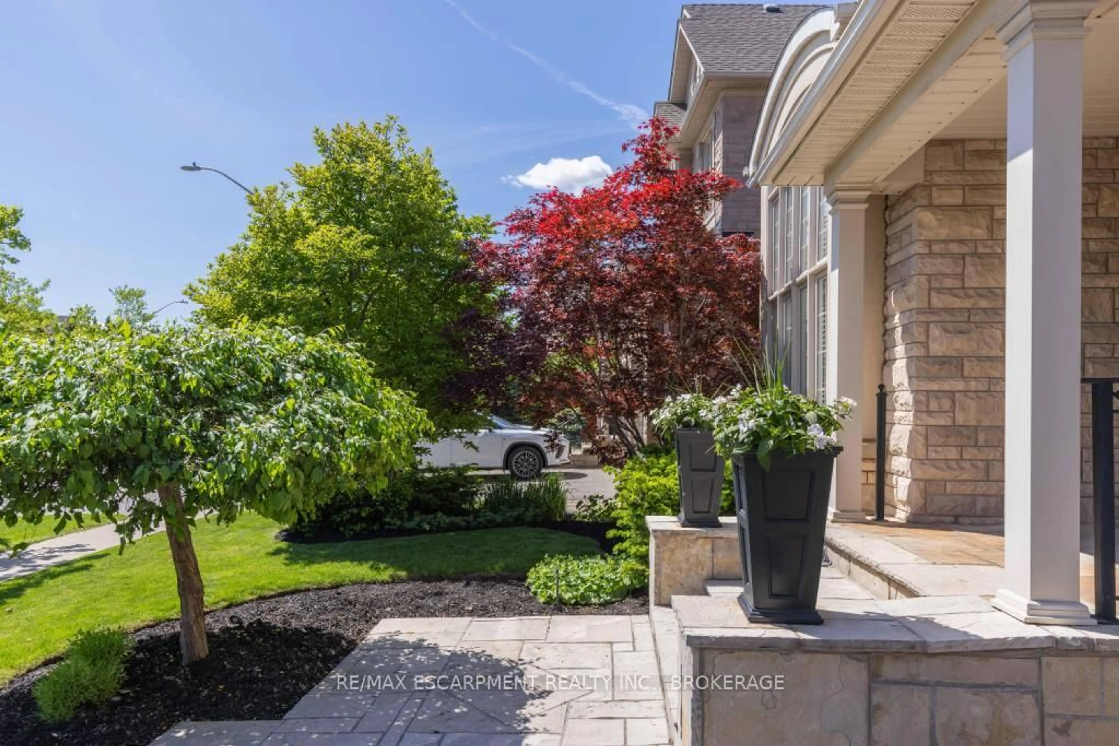 Patio, street for 2291 NORTH RIDGE Tr, Oakville Ontario L6H 0C4