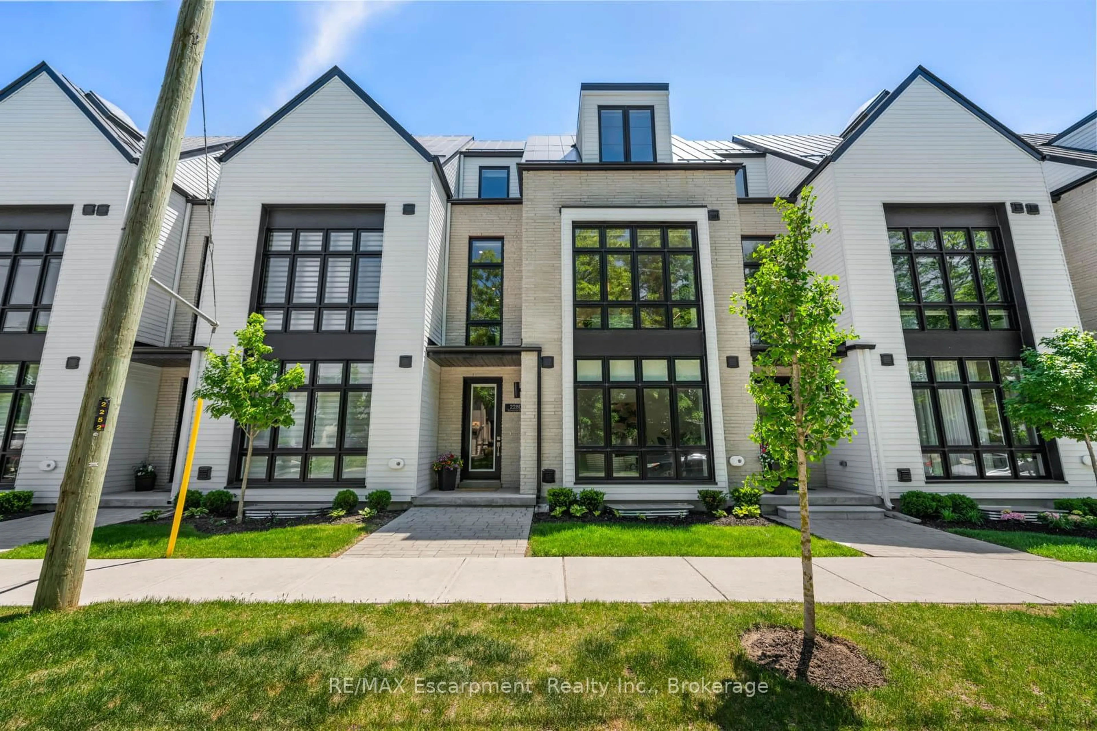 Home with brick exterior material, street for 2280 Sovereign St, Oakville Ontario L6L 0H9