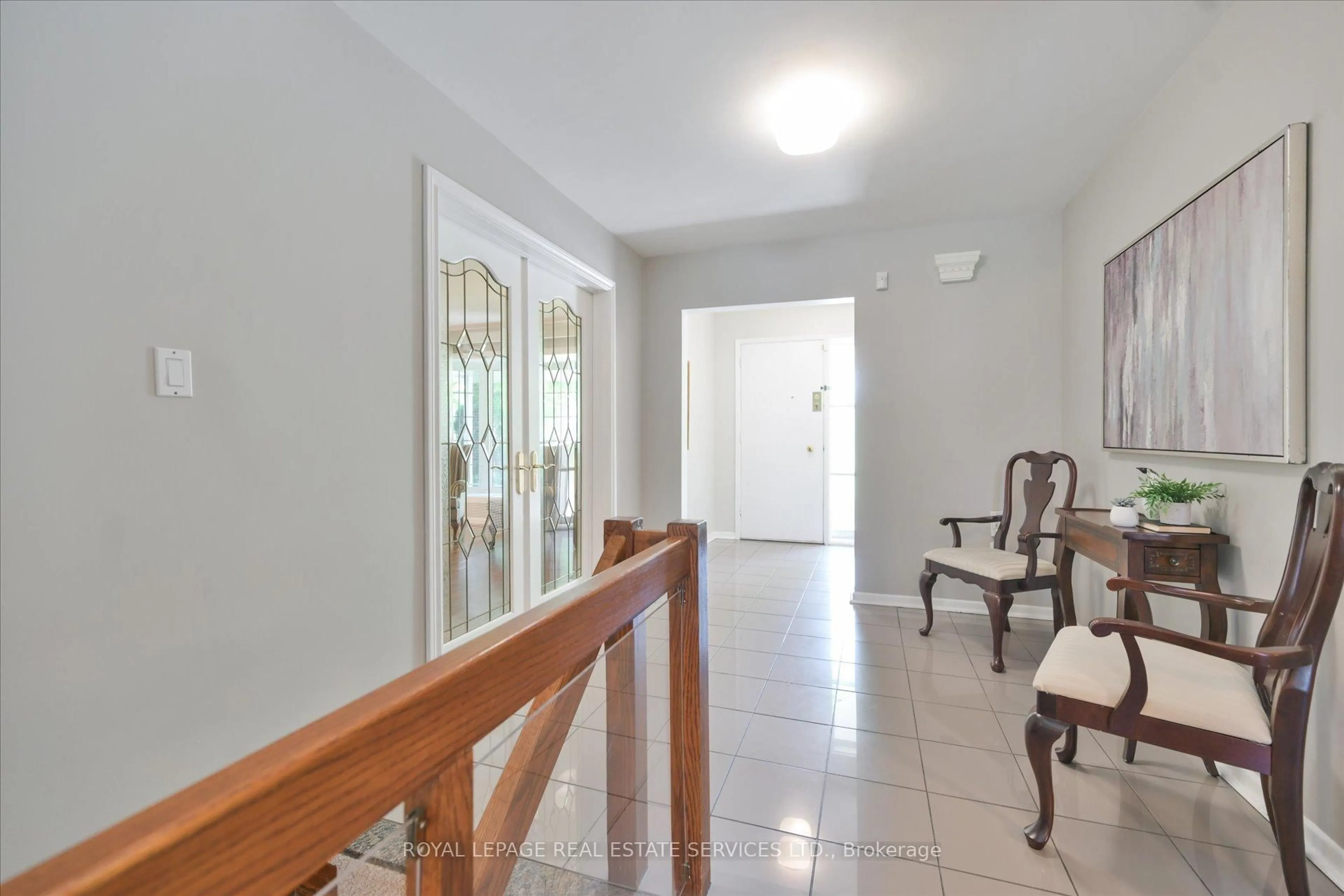 Indoor foyer for 49 Pettit Dr, Toronto Ontario M9R 2W6