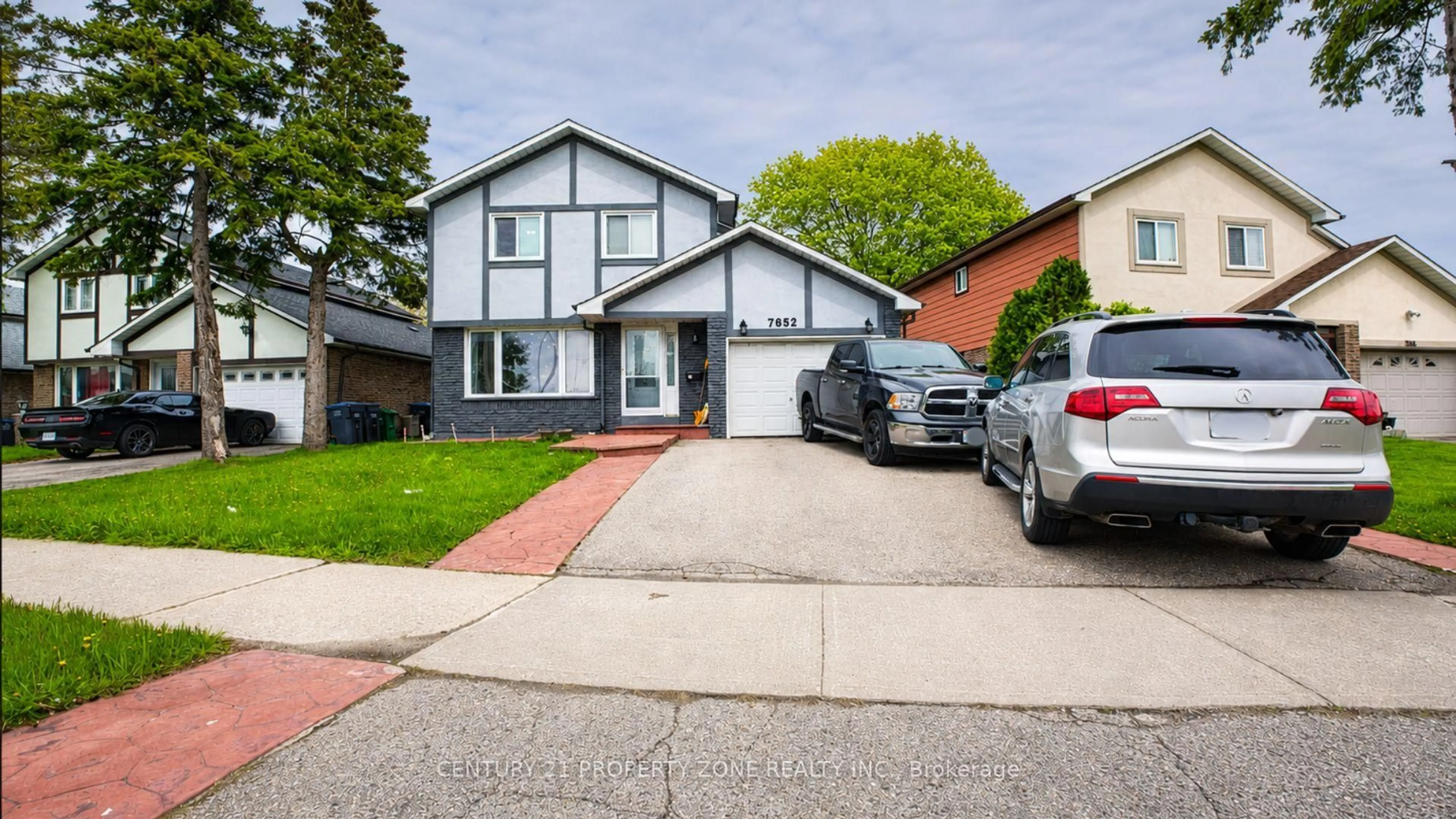 Home with vinyl exterior material, street for 7652 Roselle Cres, Mississauga Ontario L4T 3N2