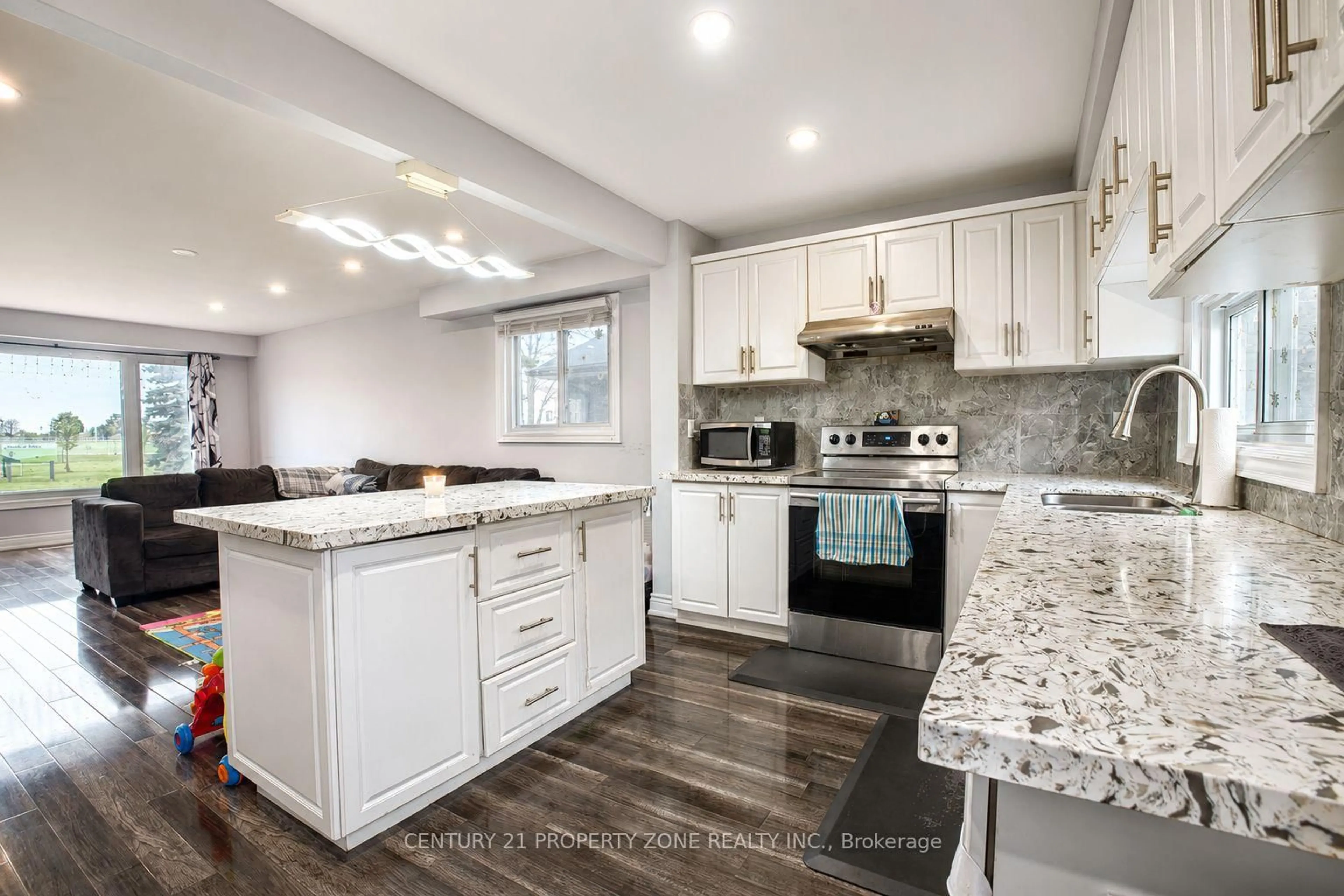 Open concept kitchen, unknown for 7652 Roselle Cres, Mississauga Ontario L4T 3N2