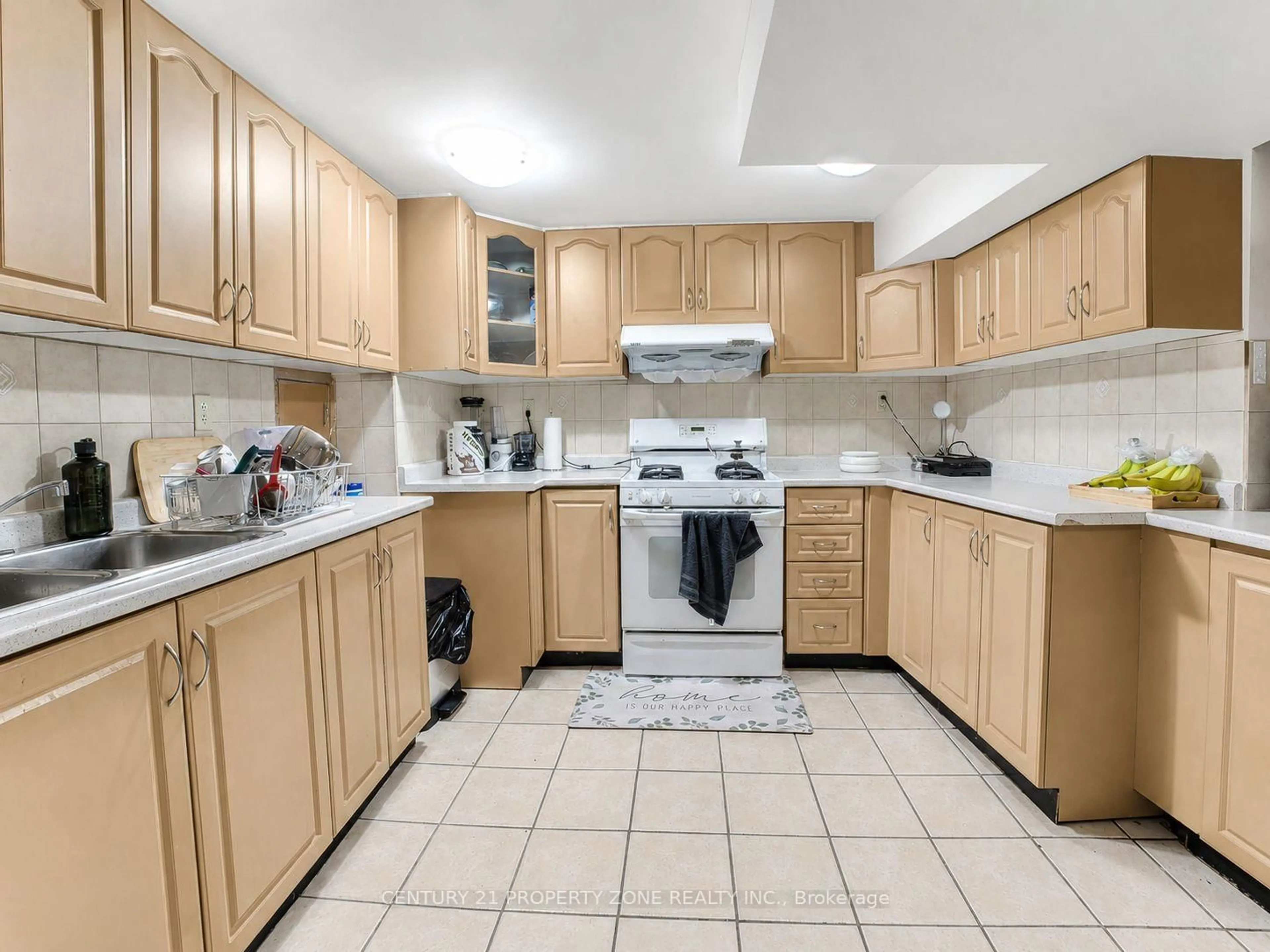 Standard kitchen, unknown for 7652 Roselle Cres, Mississauga Ontario L4T 3N2