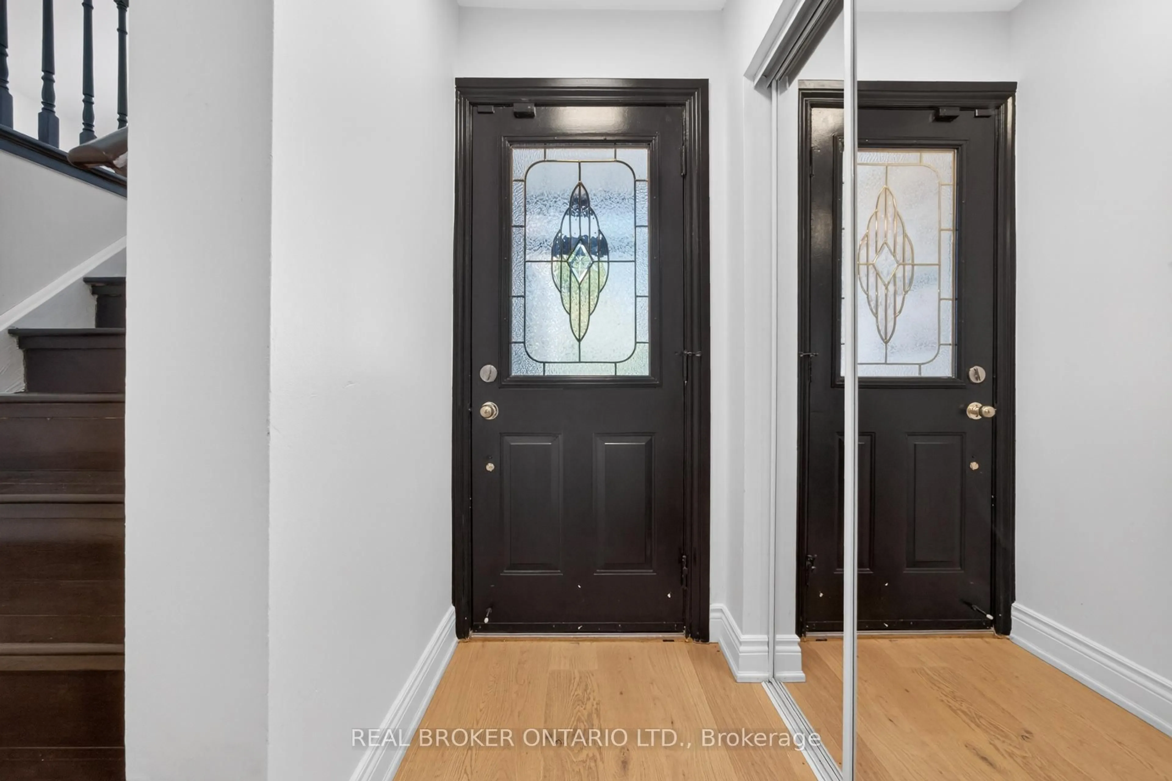 Indoor entryway for 4326 Waterford Cres, Mississauga Ontario L5R 2B2