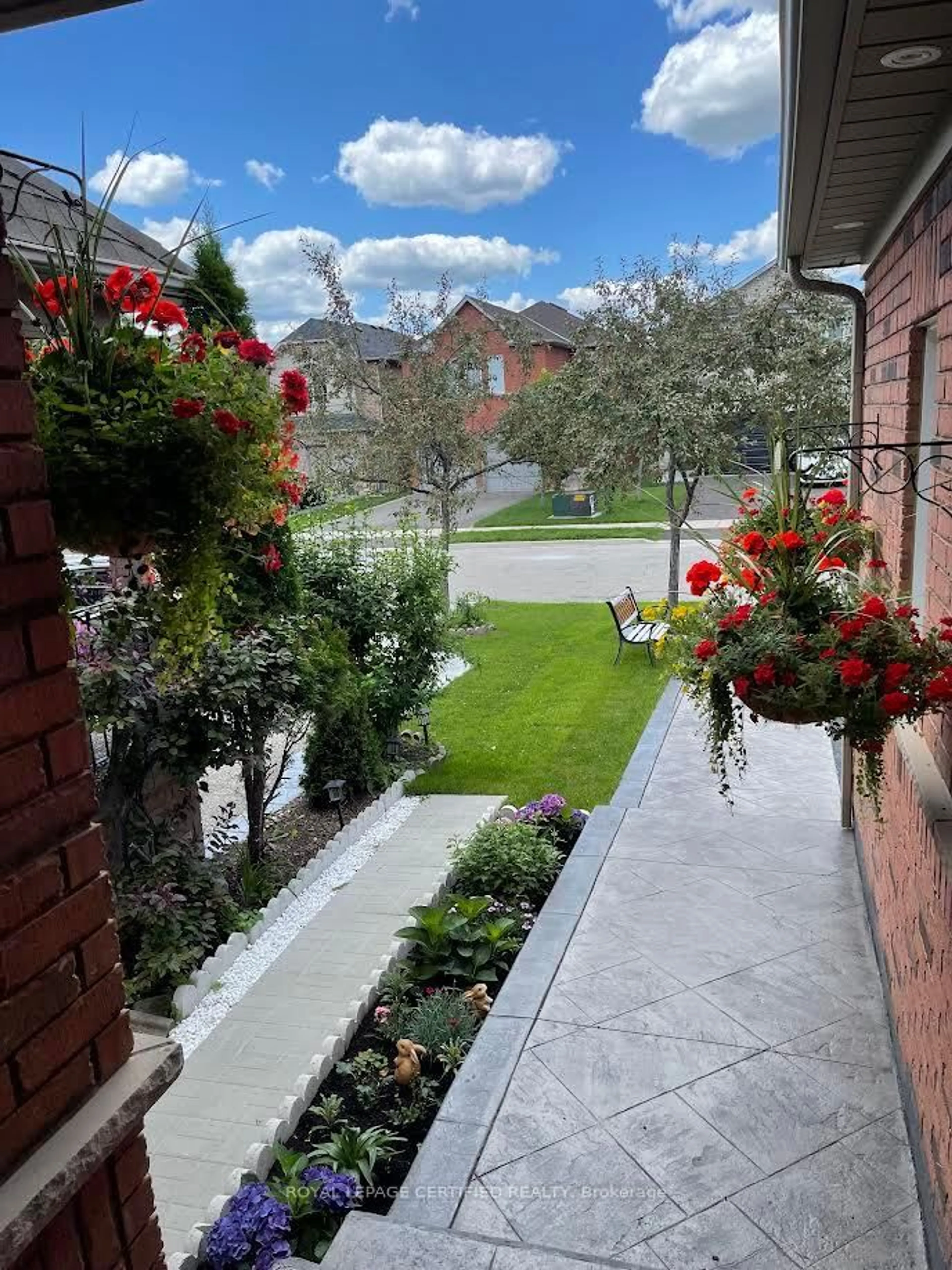 Patio, street for 3814 Ridgepoint Way, Mississauga Ontario L5N 7T7