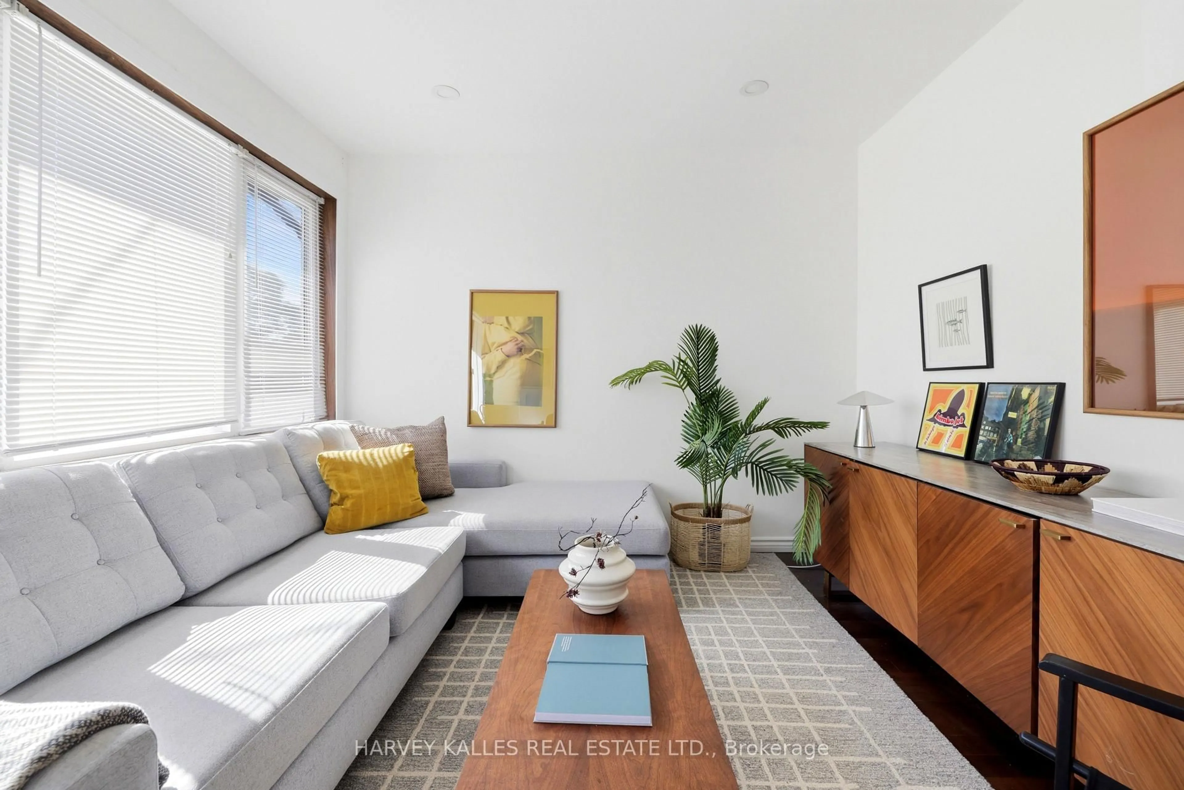 Living room with furniture, unknown for 96 Ennerdale Rd, Toronto Ontario M6E 4C6