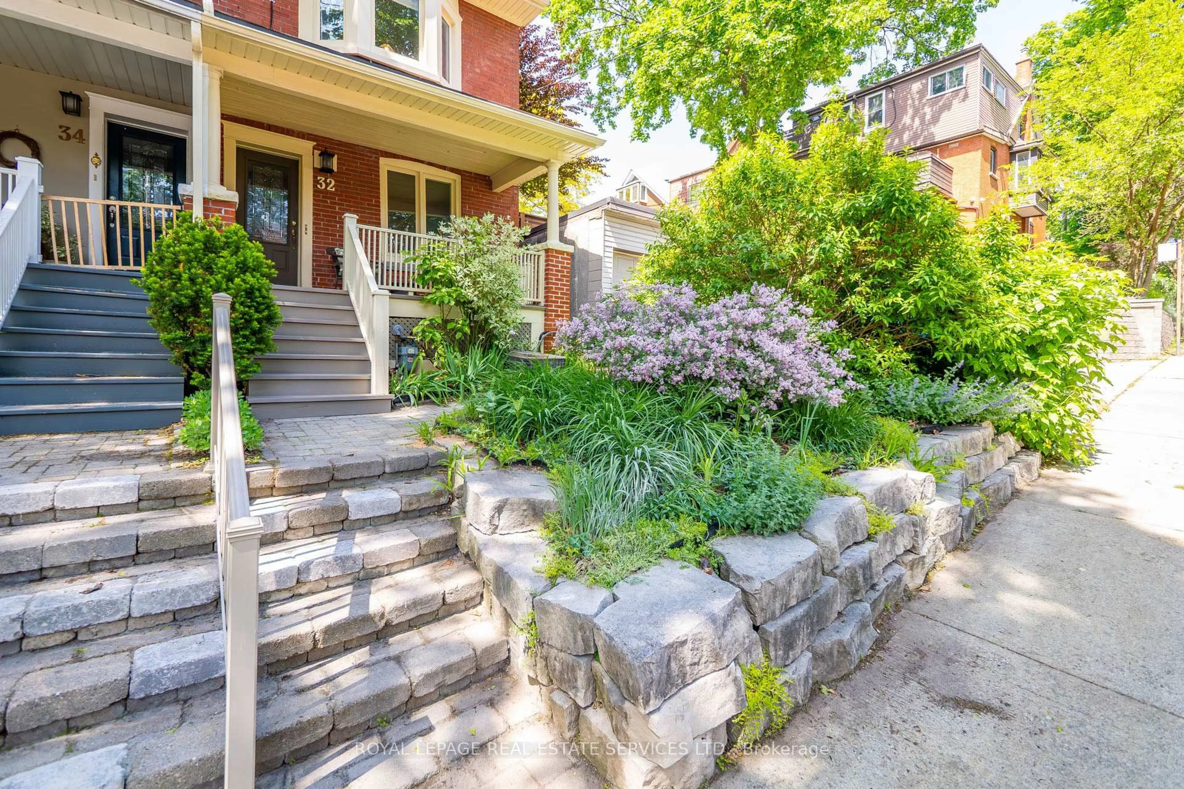 Unknown for 32 Hillsview Ave, Toronto Ontario M6P 1J5