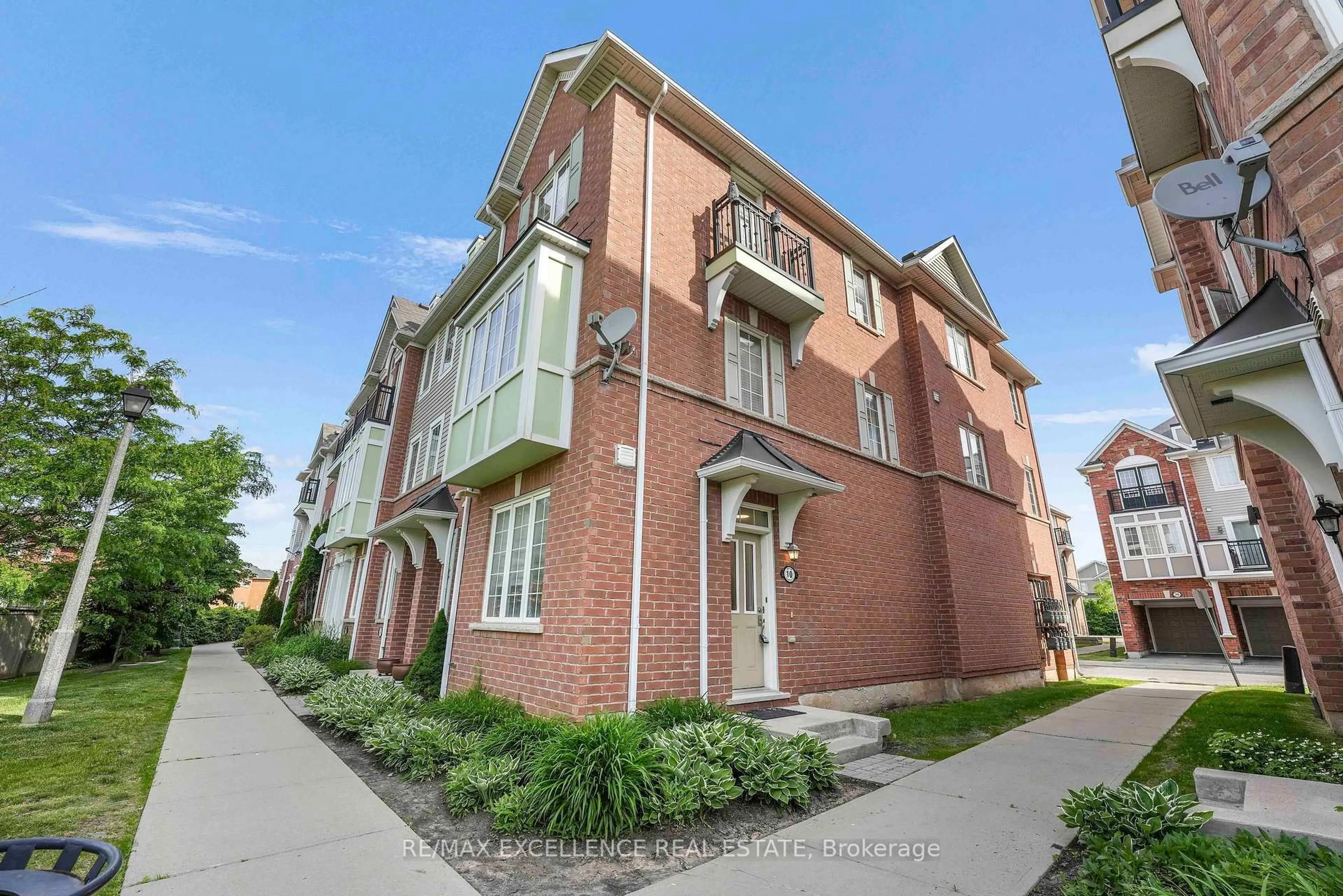 Home with brick exterior material, street for 2614 Dashwood Dr #10, Oakville Ontario L6M 0K5