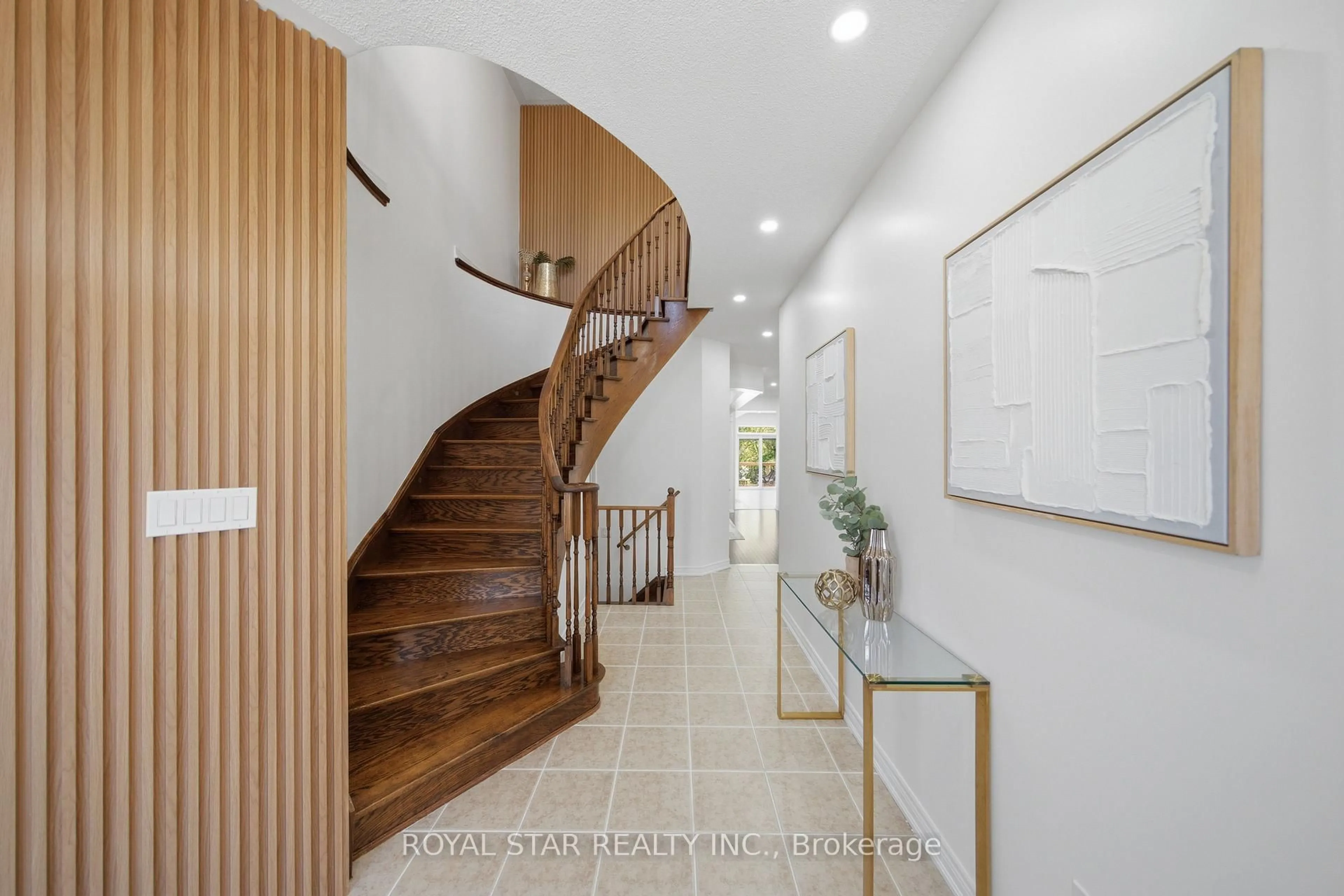 Indoor foyer for 75 Skyvalley Dr, Brampton Ontario L6R 3B7