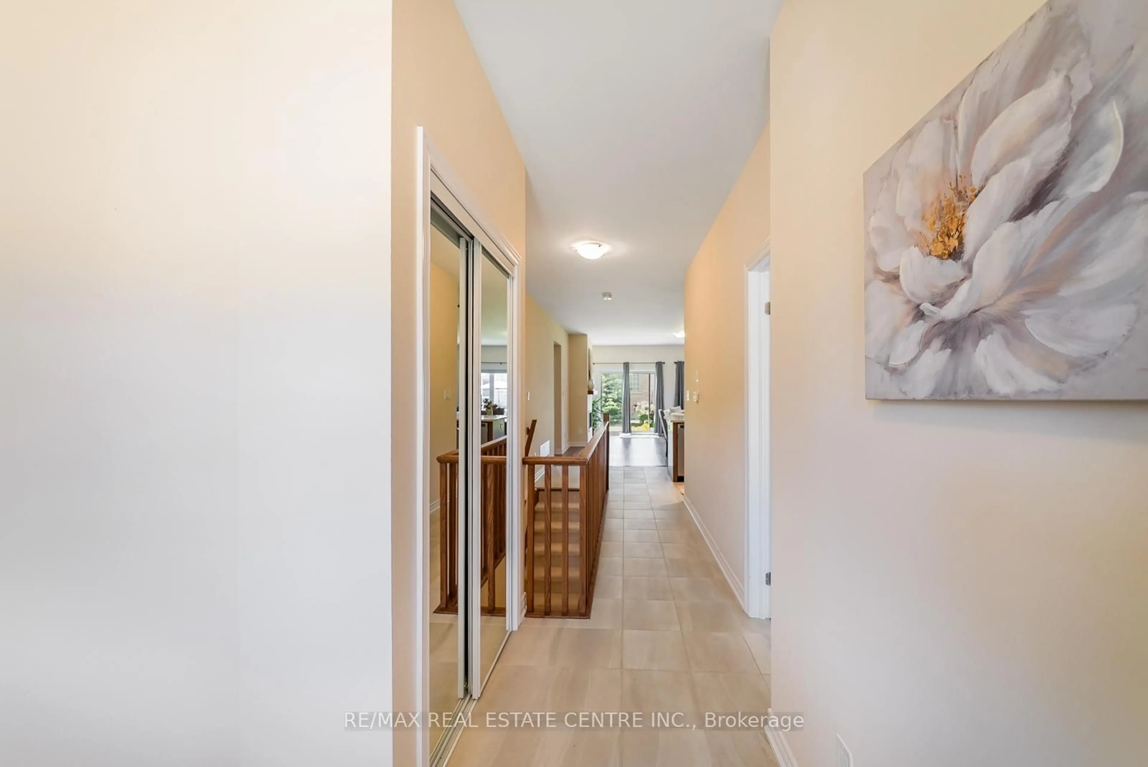 Indoor foyer for 11 Overlea Dr, Brampton Ontario L6R 4B5
