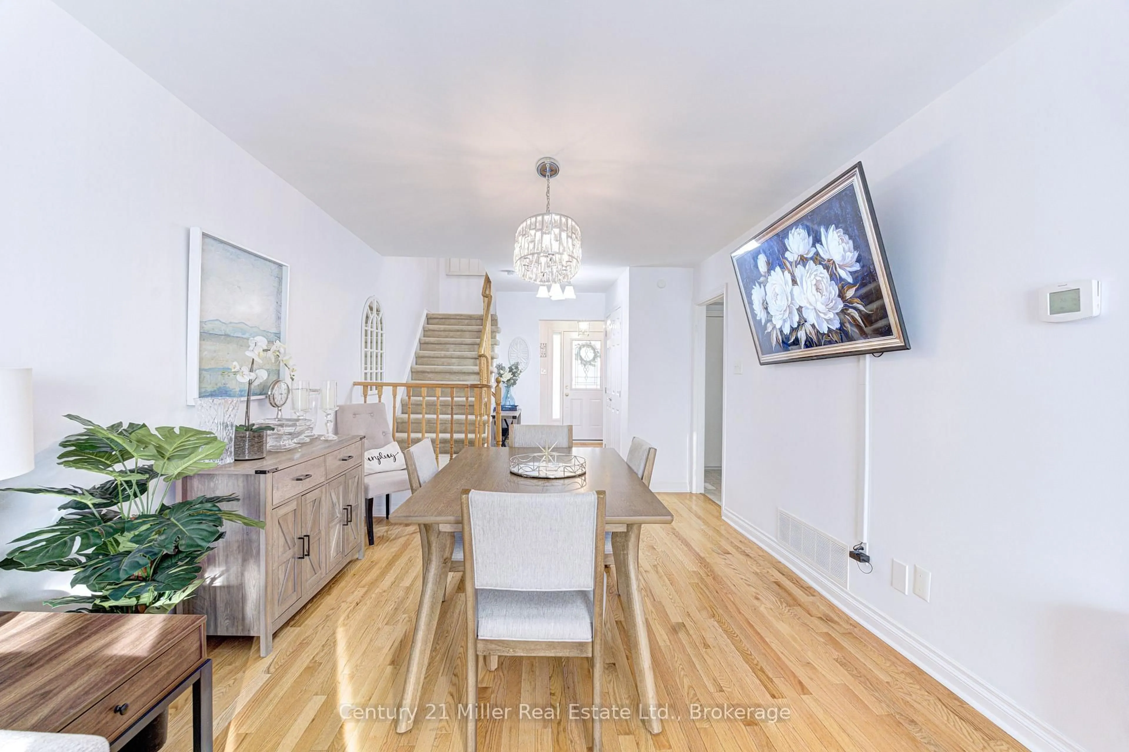 Dining room, wood/laminate floor for 2256 MARGOT St, Oakville Ontario L6H 3M7