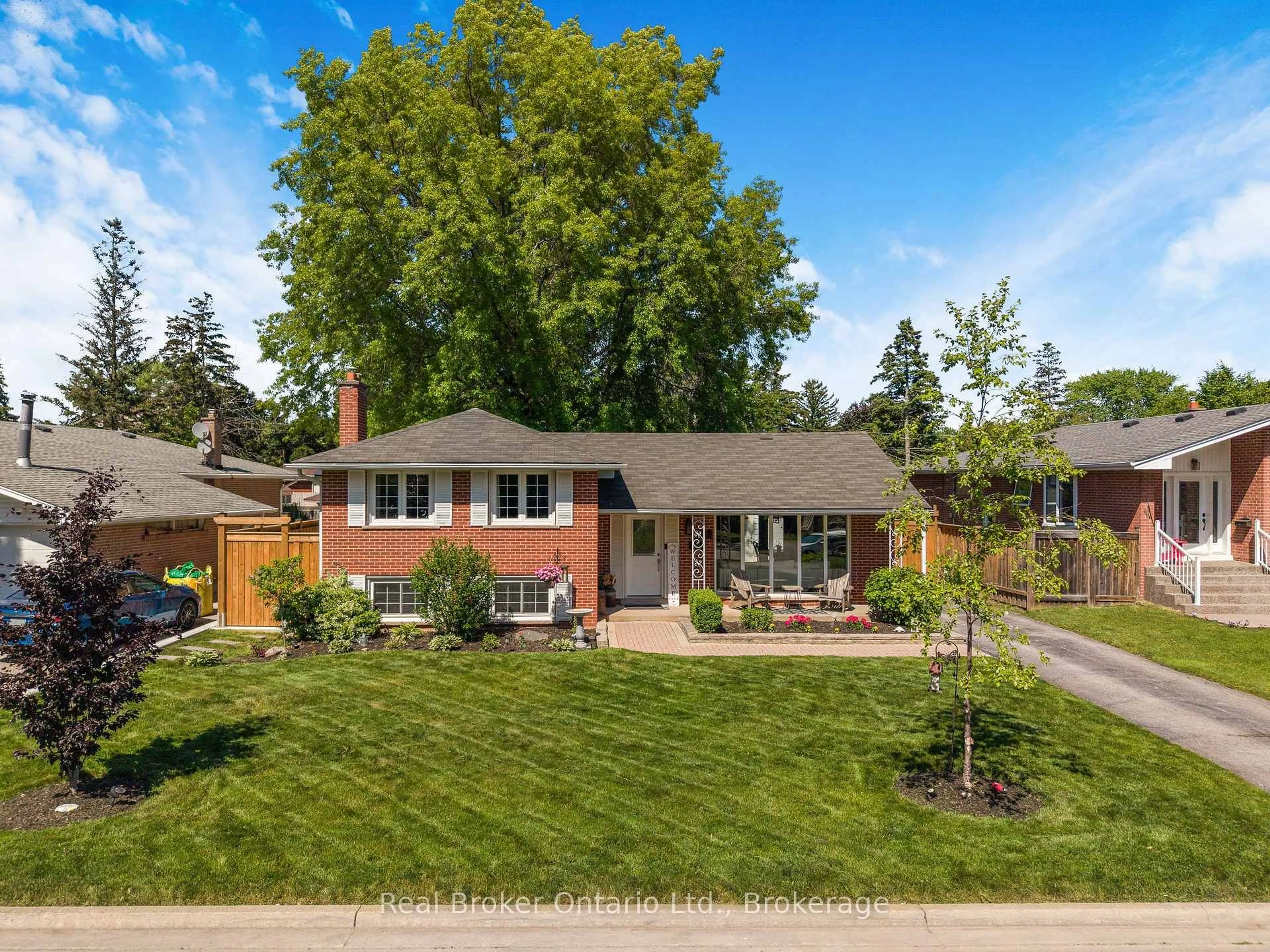 Home with brick exterior material, street for 377 Duncombe Dr, Burlington Ontario L7L 4M2