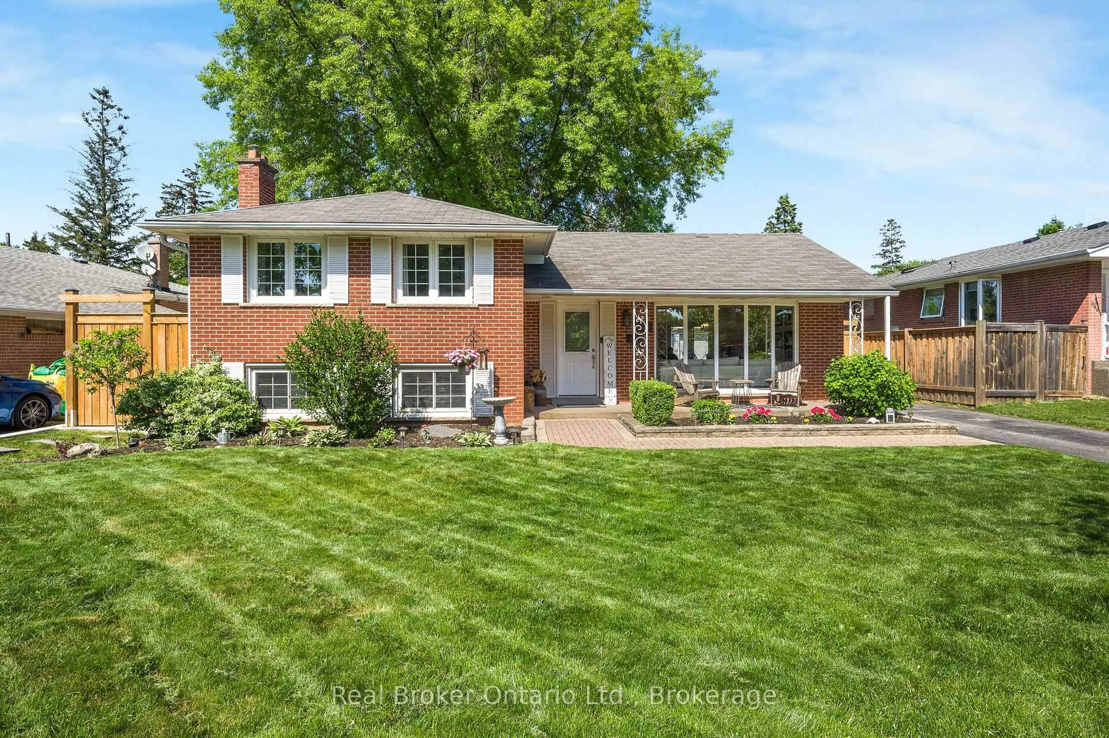 Home with brick exterior material, street for 377 Duncombe Dr, Burlington Ontario L7L 4M2