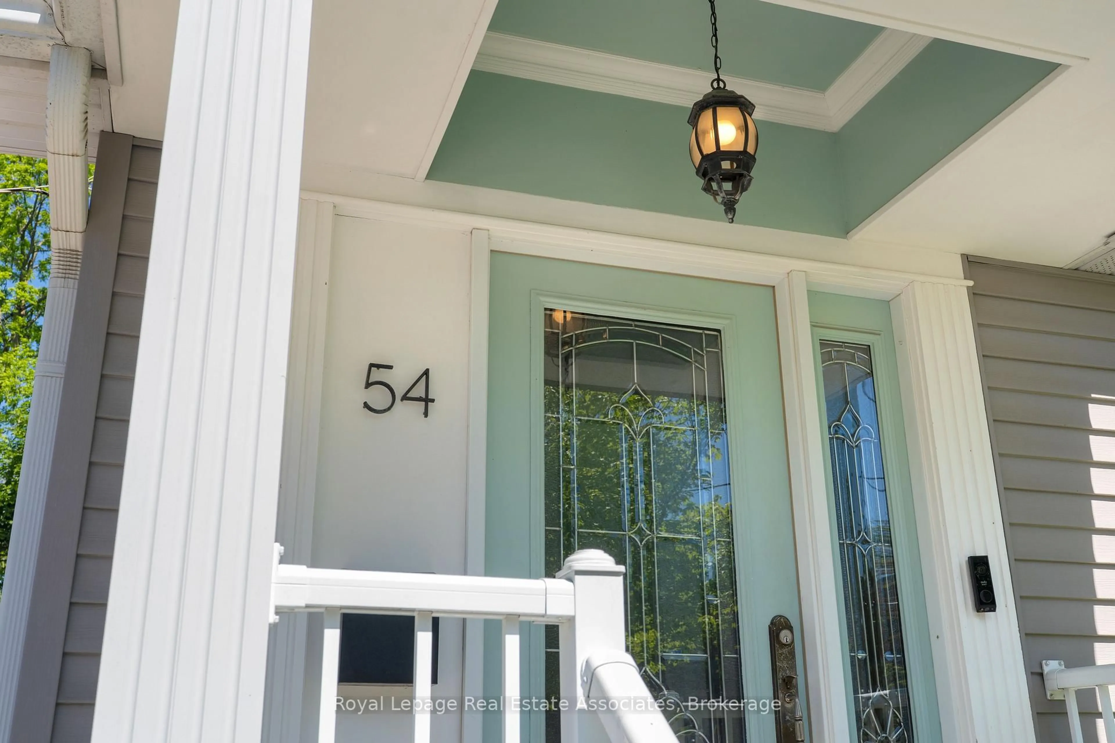 Indoor entryway for 54 Frederick St, Brampton Ontario L6Y 1G6