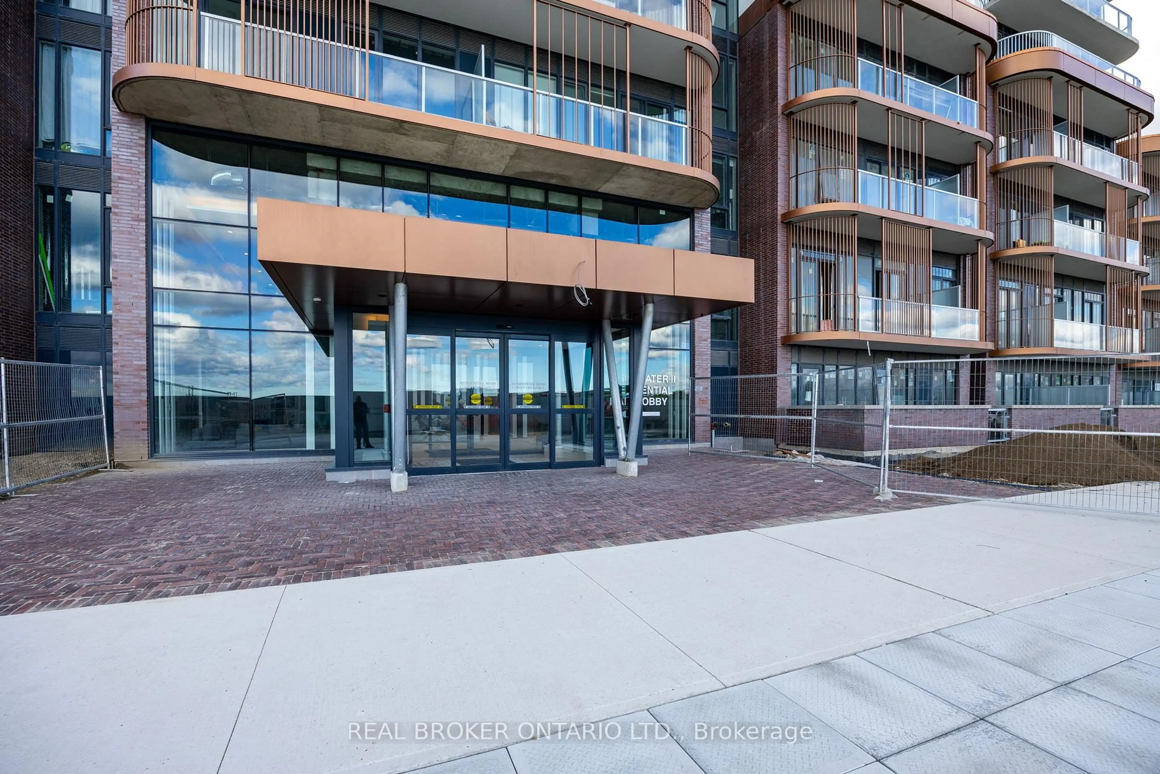 Indoor foyer for 220 Missinnihe Way #1117, Mississauga Ontario L5H 0A9