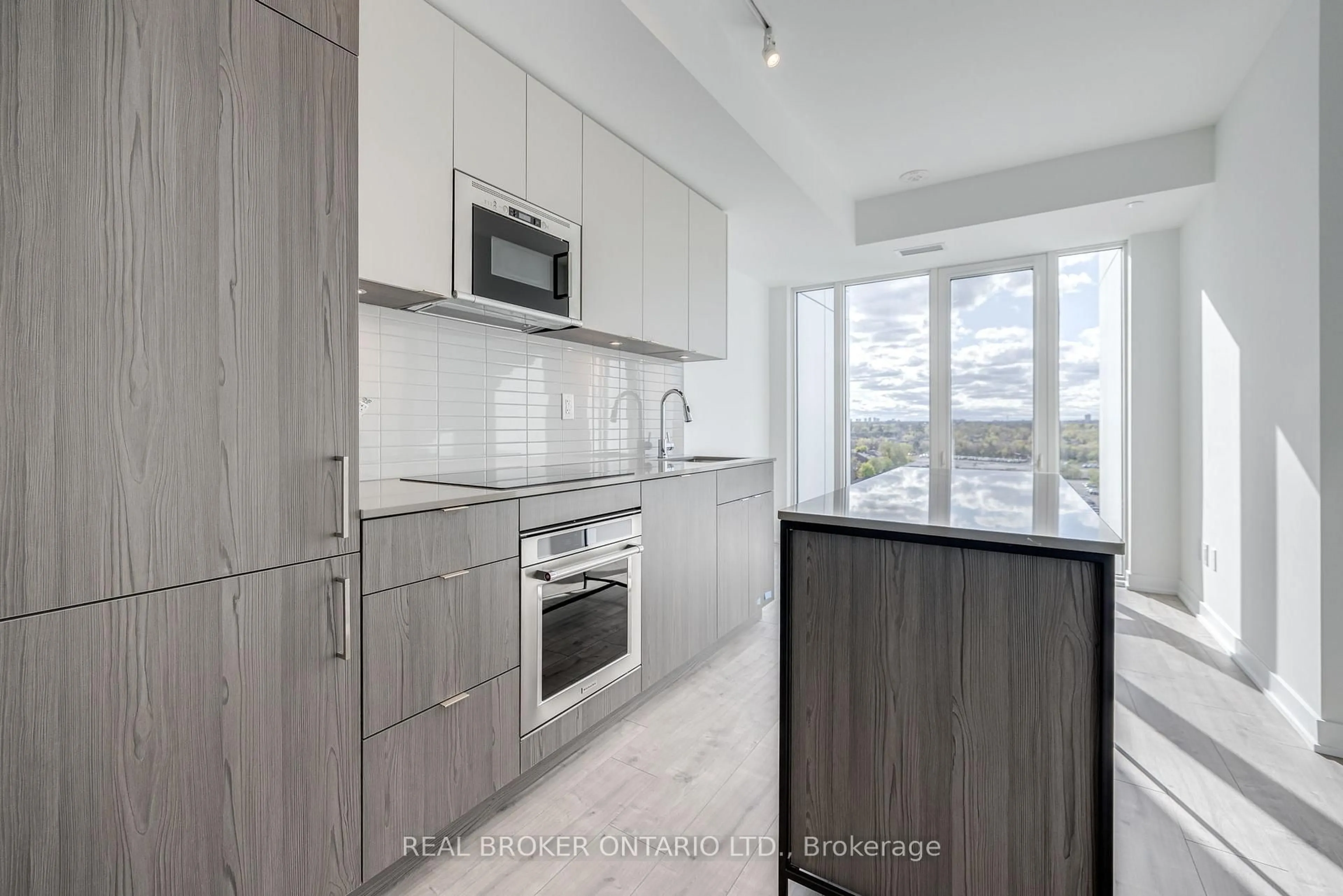 Standard kitchen, unknown for 220 Missinnihe Way #1117, Mississauga Ontario L5H 0A9