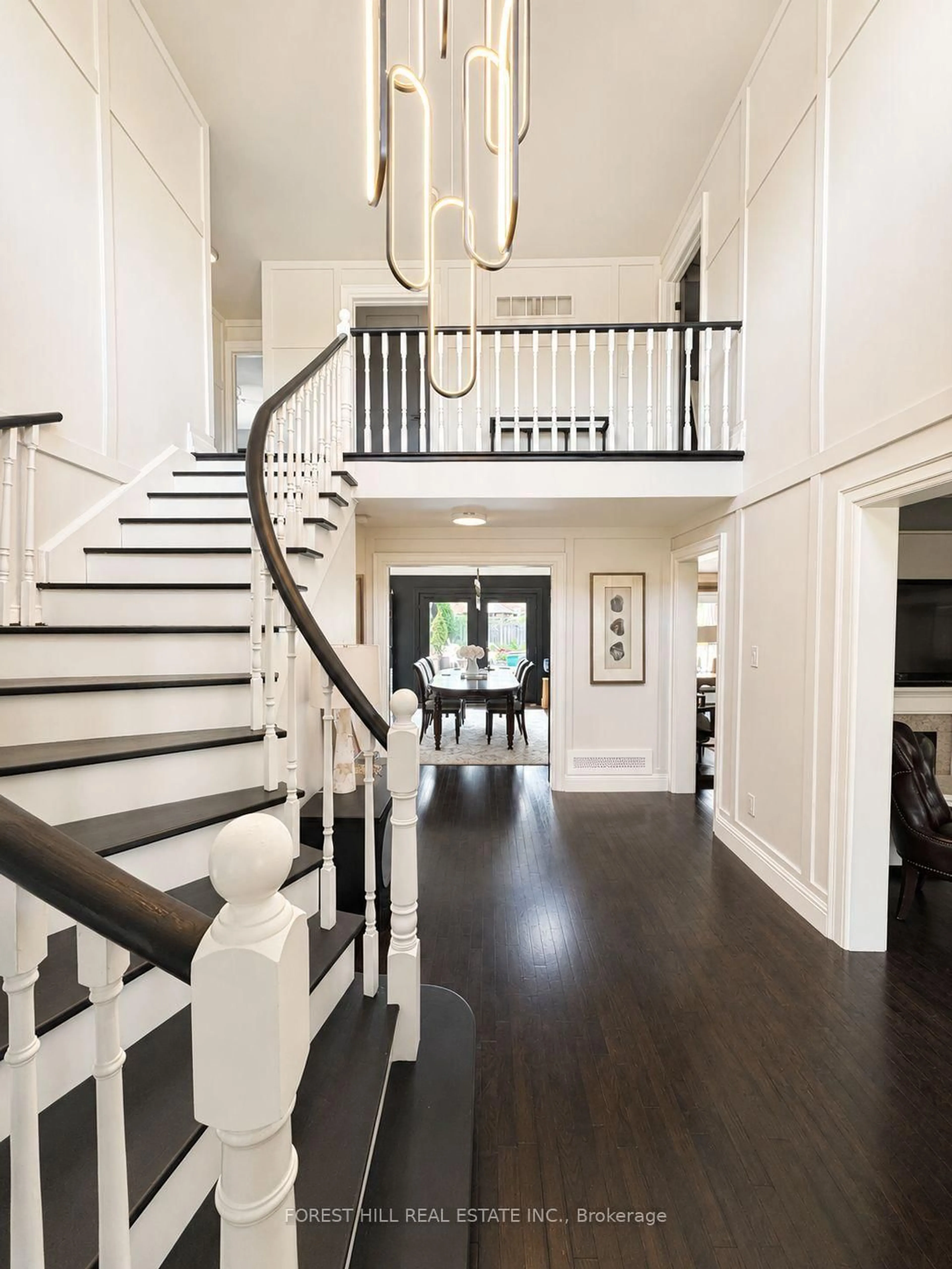 Indoor entryway for 24 Lindhurst St, Brampton Ontario L6S 4C2