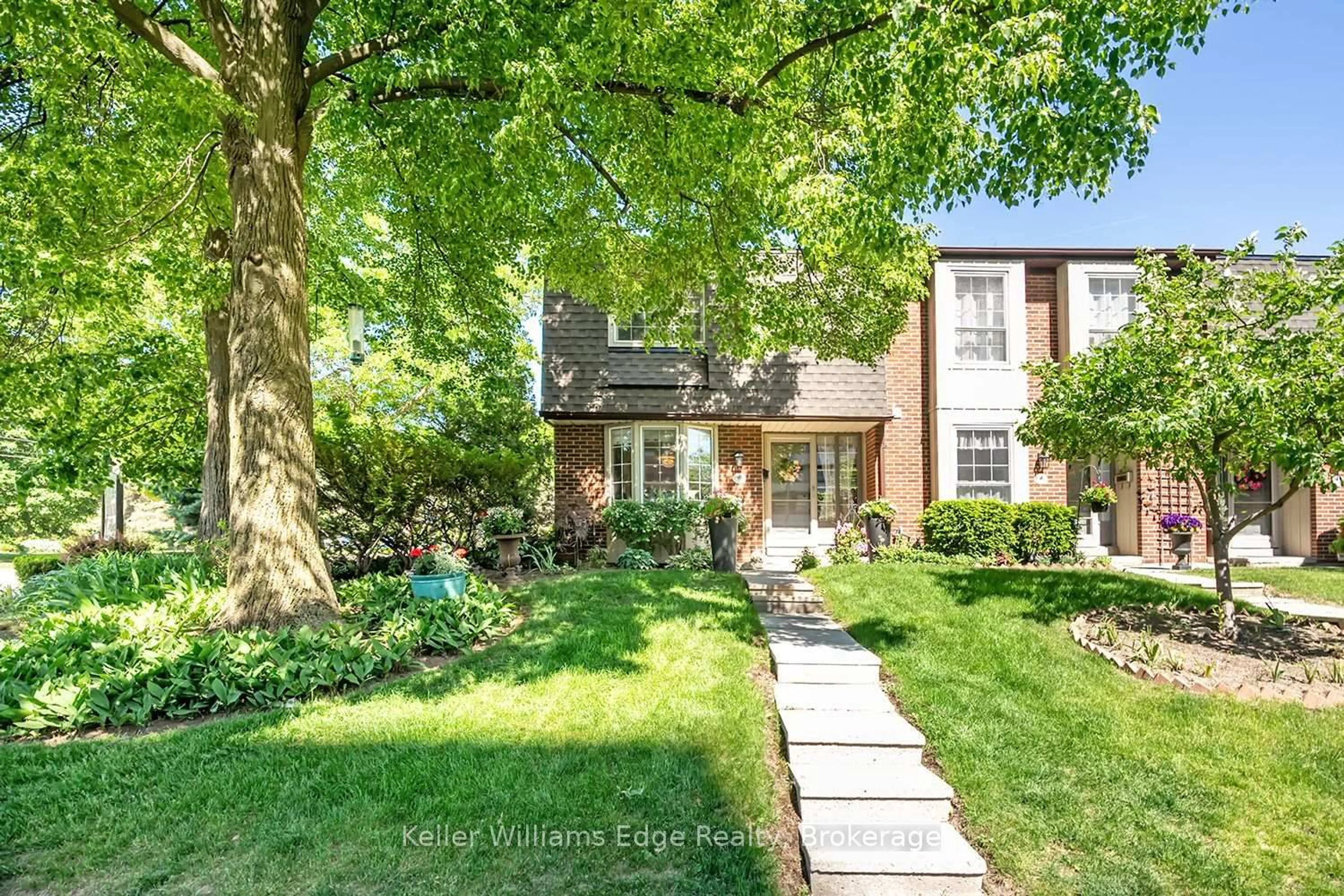 Home with brick exterior material, street for 3021 Glencrest Rd #18, Burlington Ontario L7N 3K1