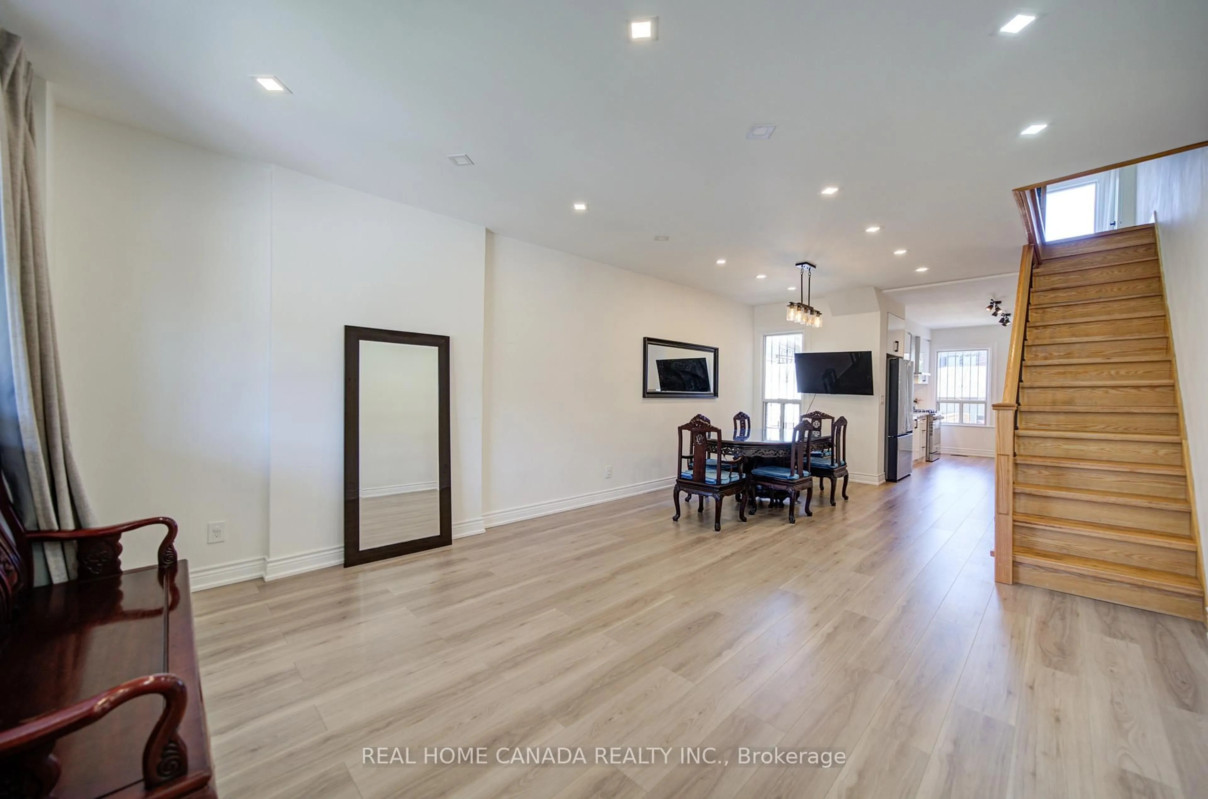 Unknown for 1145 Dufferin St, Toronto Ontario M6H 4B7