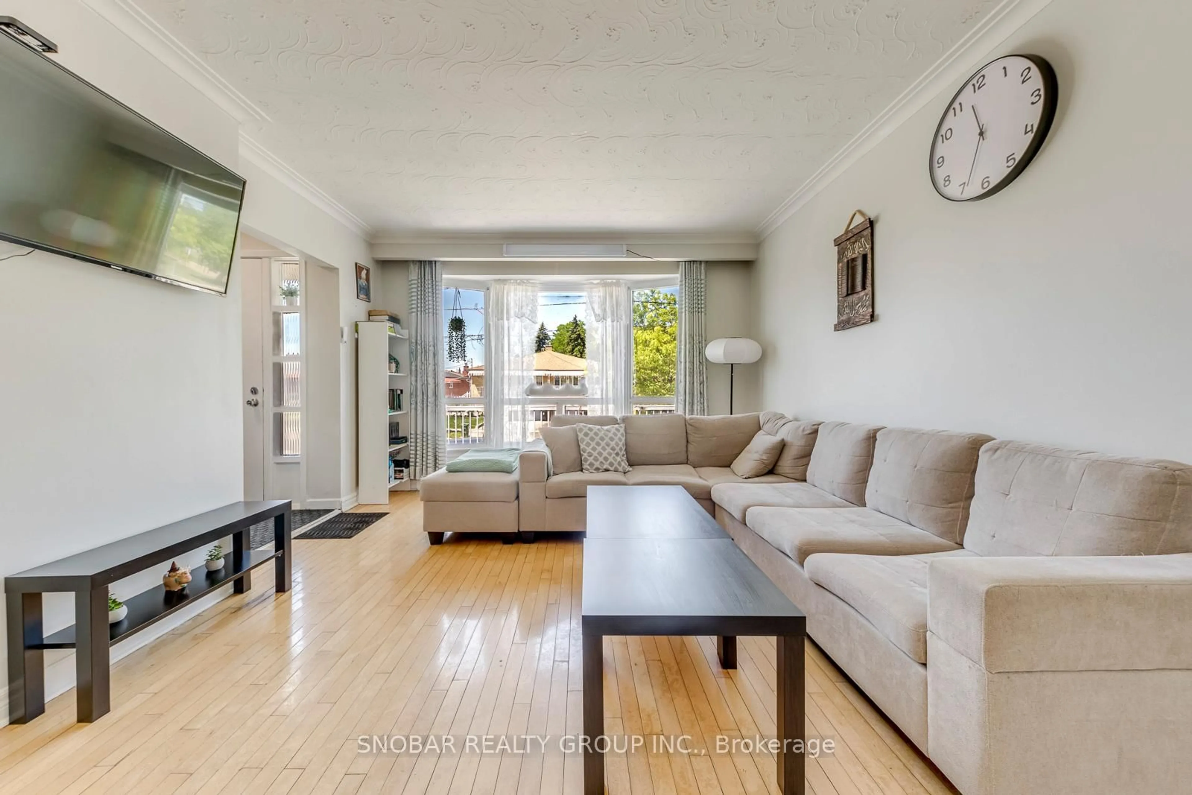 Living room with furniture, unknown for 163 Gracedale Blvd, Toronto Ontario M9L 2C2