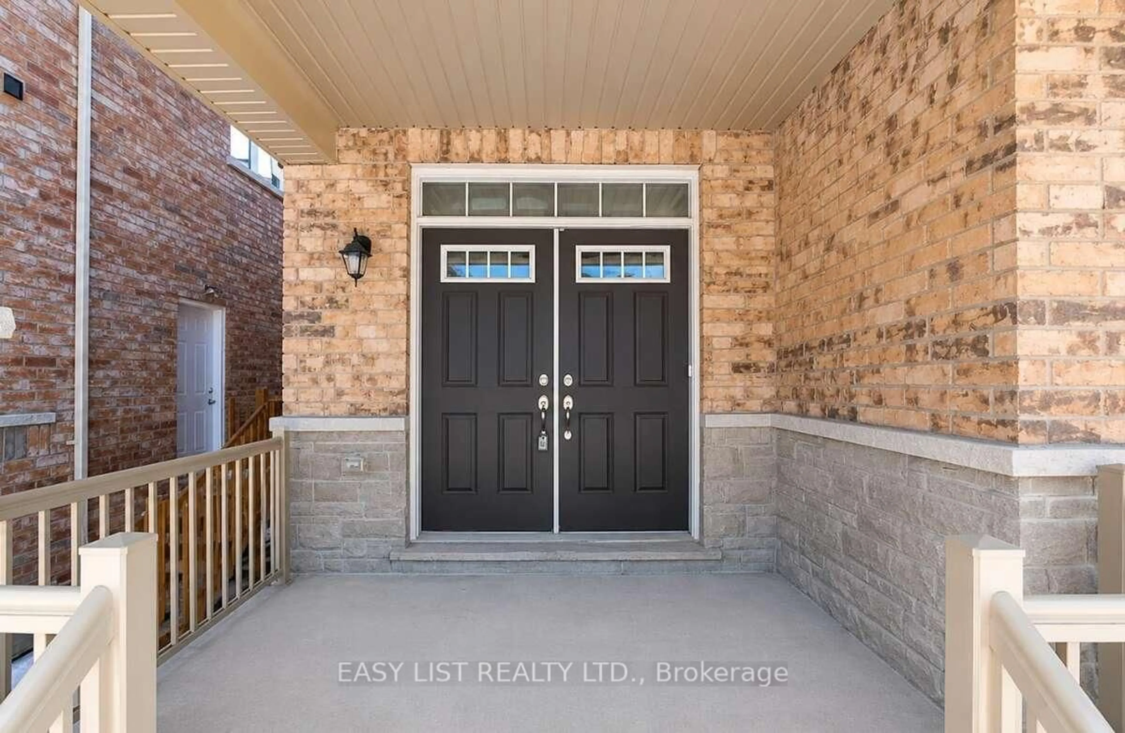 Indoor entryway for 37 Royal Fern Cres, Caledon Ontario L7C 4H1