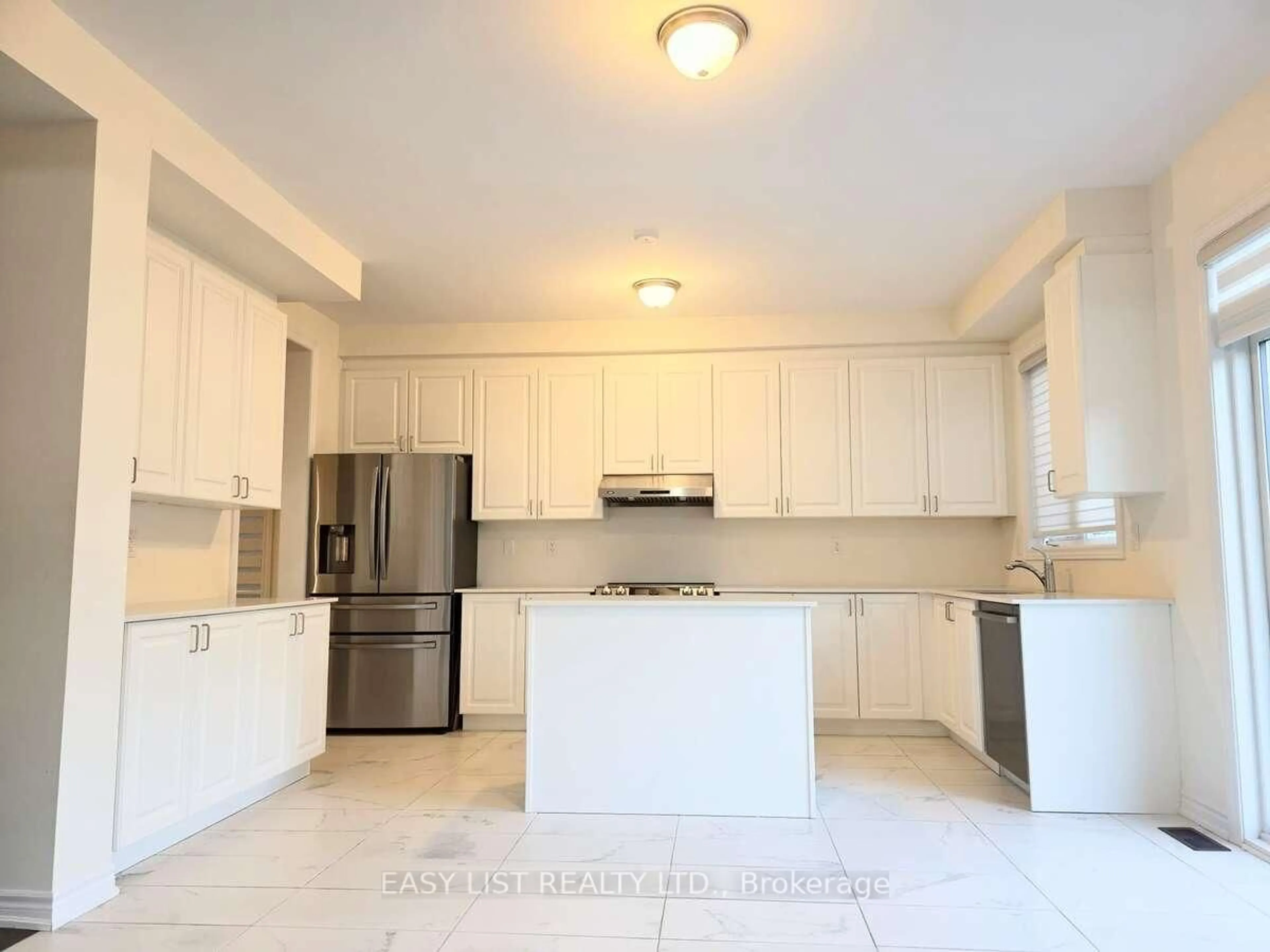 Open concept kitchen, ceramic/tile floor for 37 Royal Fern Cres, Caledon Ontario L7C 4H1