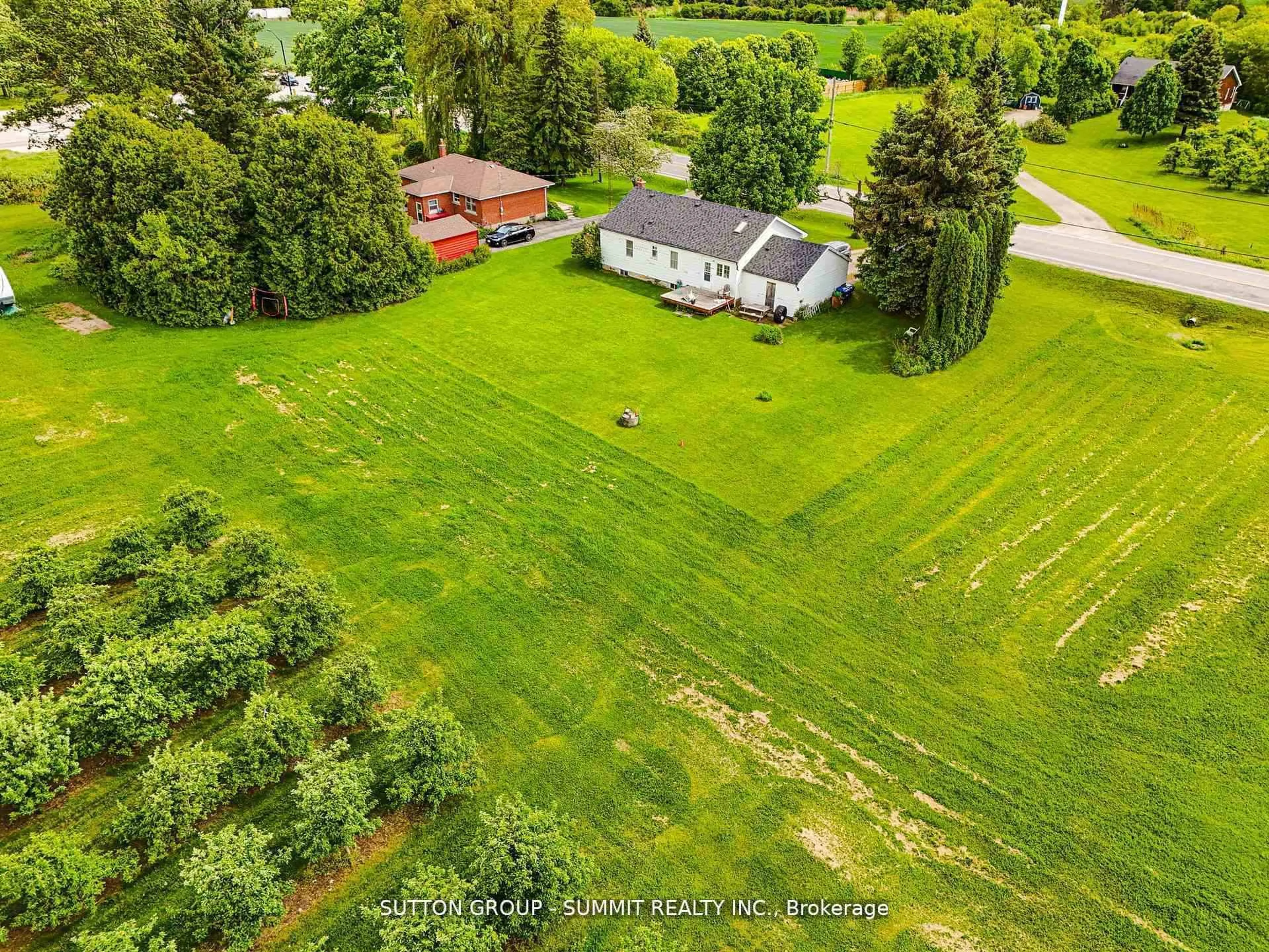 A pic from outside/outdoor area/front of a property/back of a property/a pic from drone, unknown for 8555 Heritage Rd, Brampton Ontario L6Y 0E4