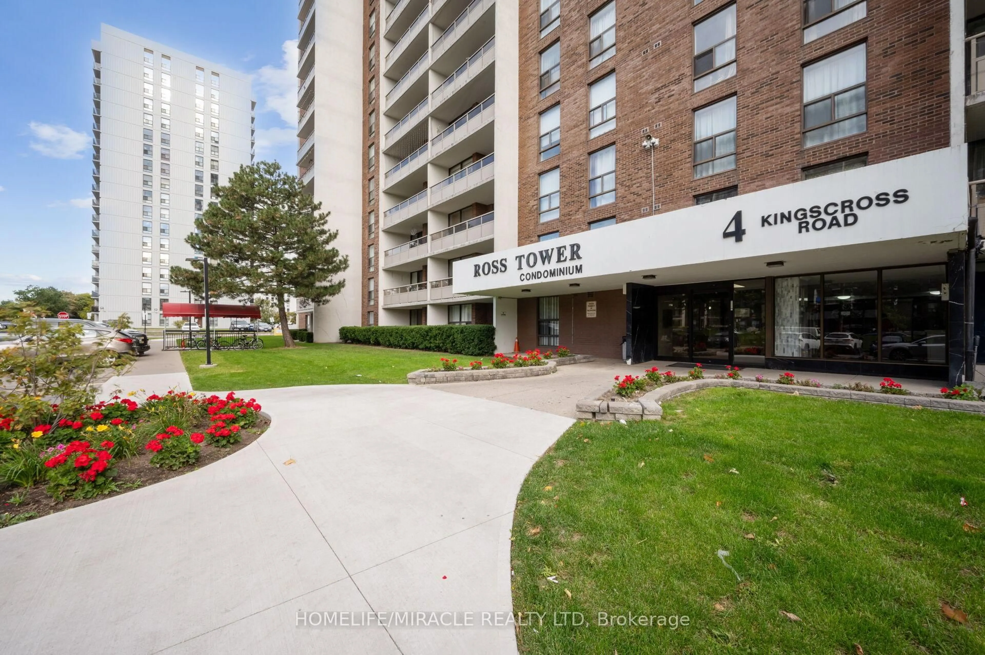 Indoor foyer for 4 Kings Cross Rd #1511, Brampton Ontario L6T 3X8