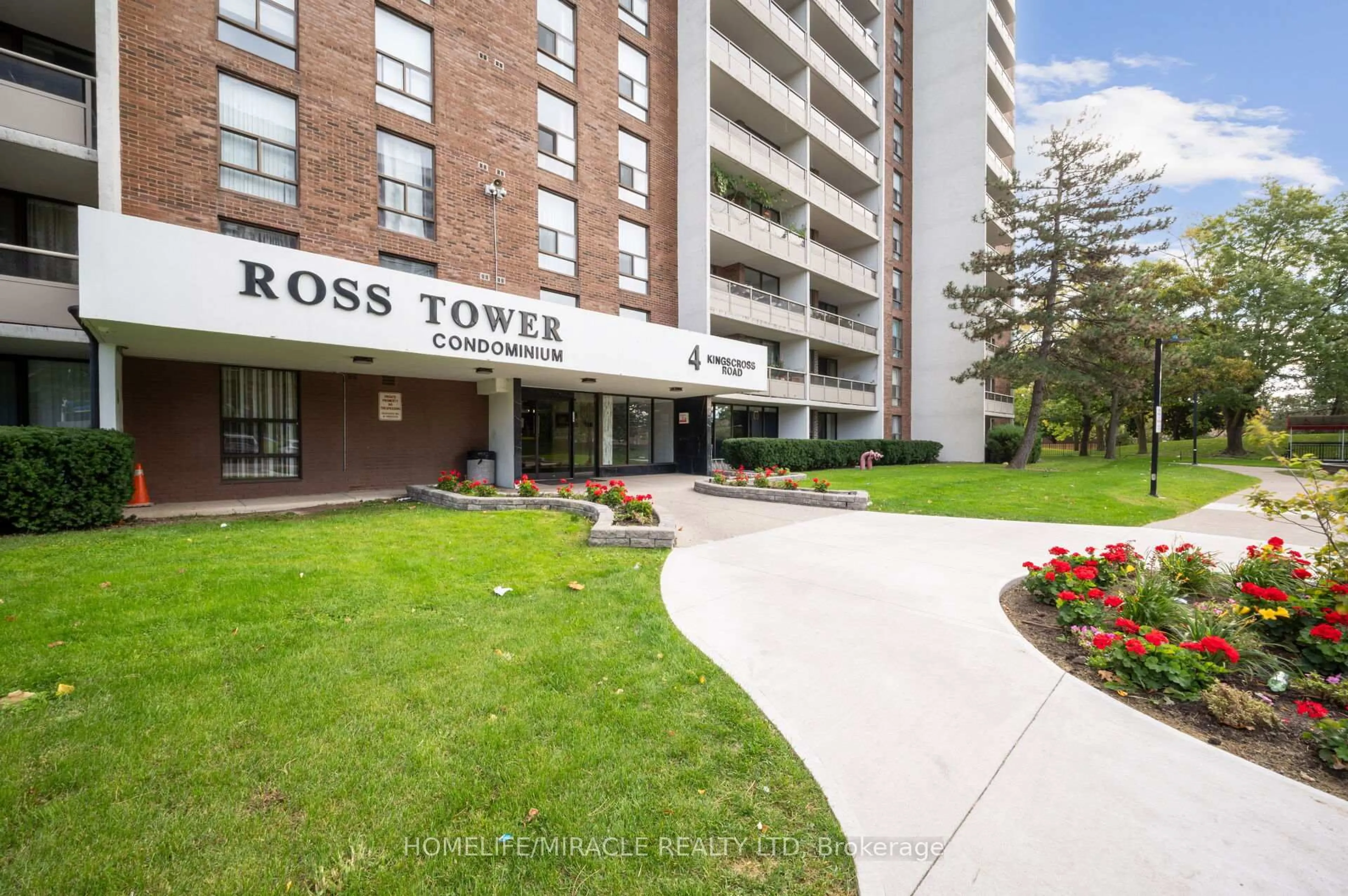 Indoor foyer for 4 Kings Cross Rd #1511, Brampton Ontario L6T 3X8