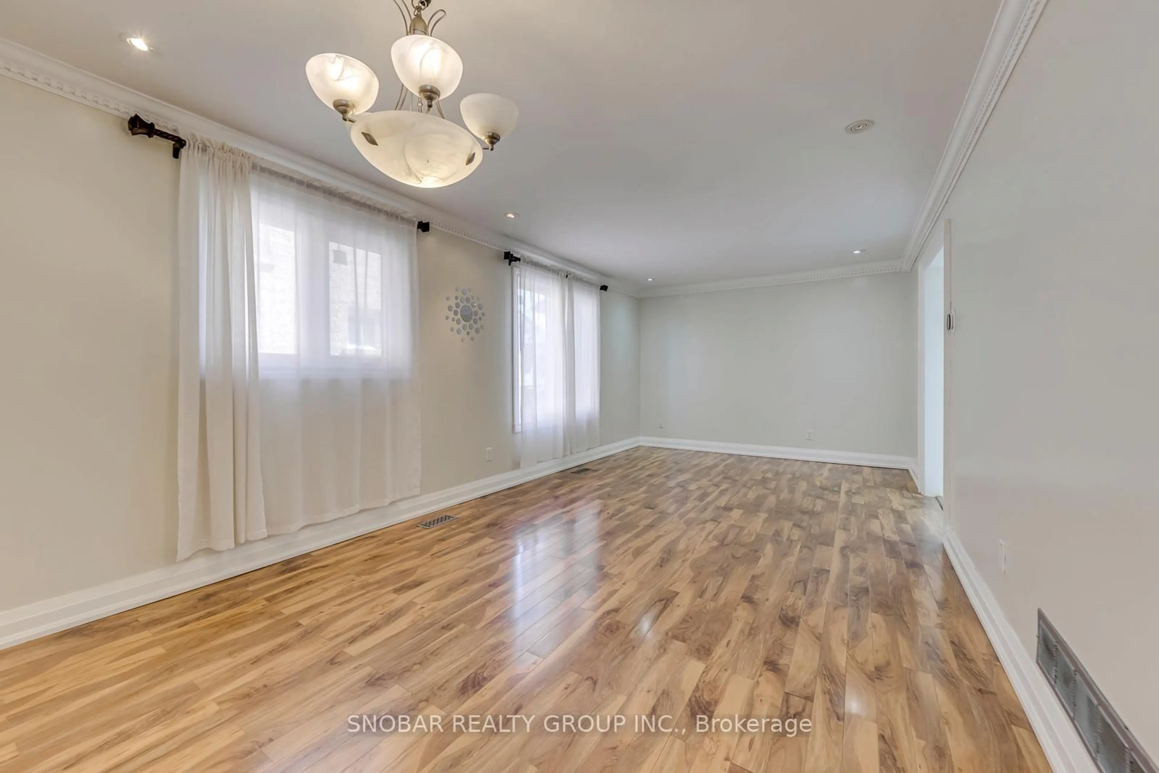 A pic of a room for 296 Rimilton Ave, Toronto Ontario M8W 4X6