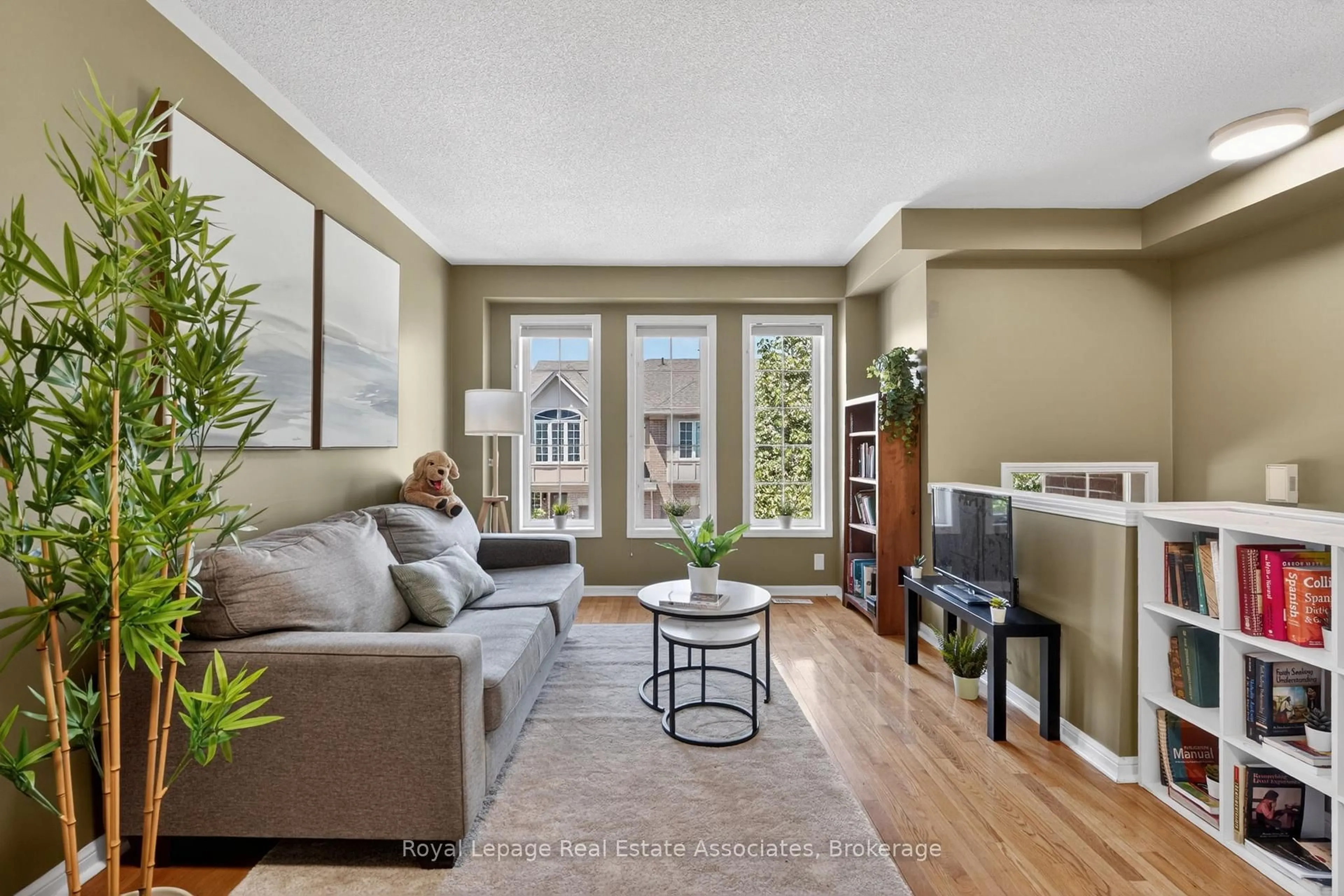 Living room with furniture, unknown for 36 Palomino Tr #18, Halton Hills Ontario L7G 6E9