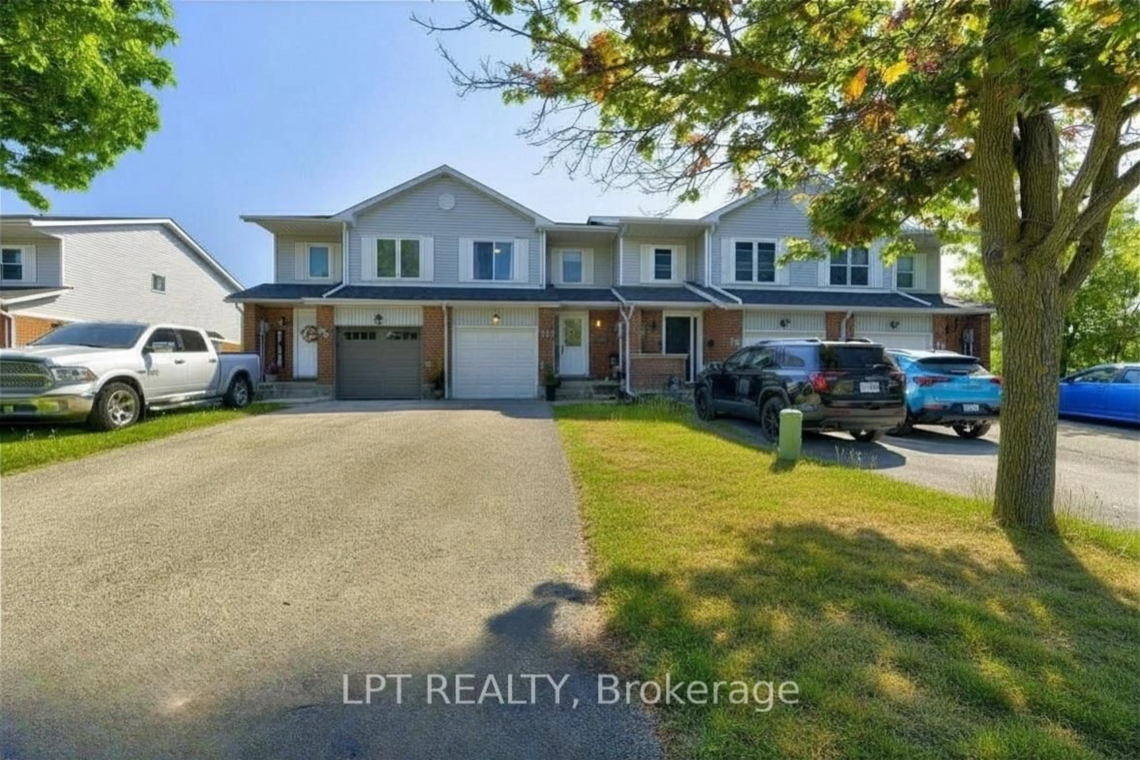 A pic from outside/outdoor area/front of a property/back of a property/a pic from drone, street for 30 Dawson Rd, Orangeville Ontario L9W 2W3